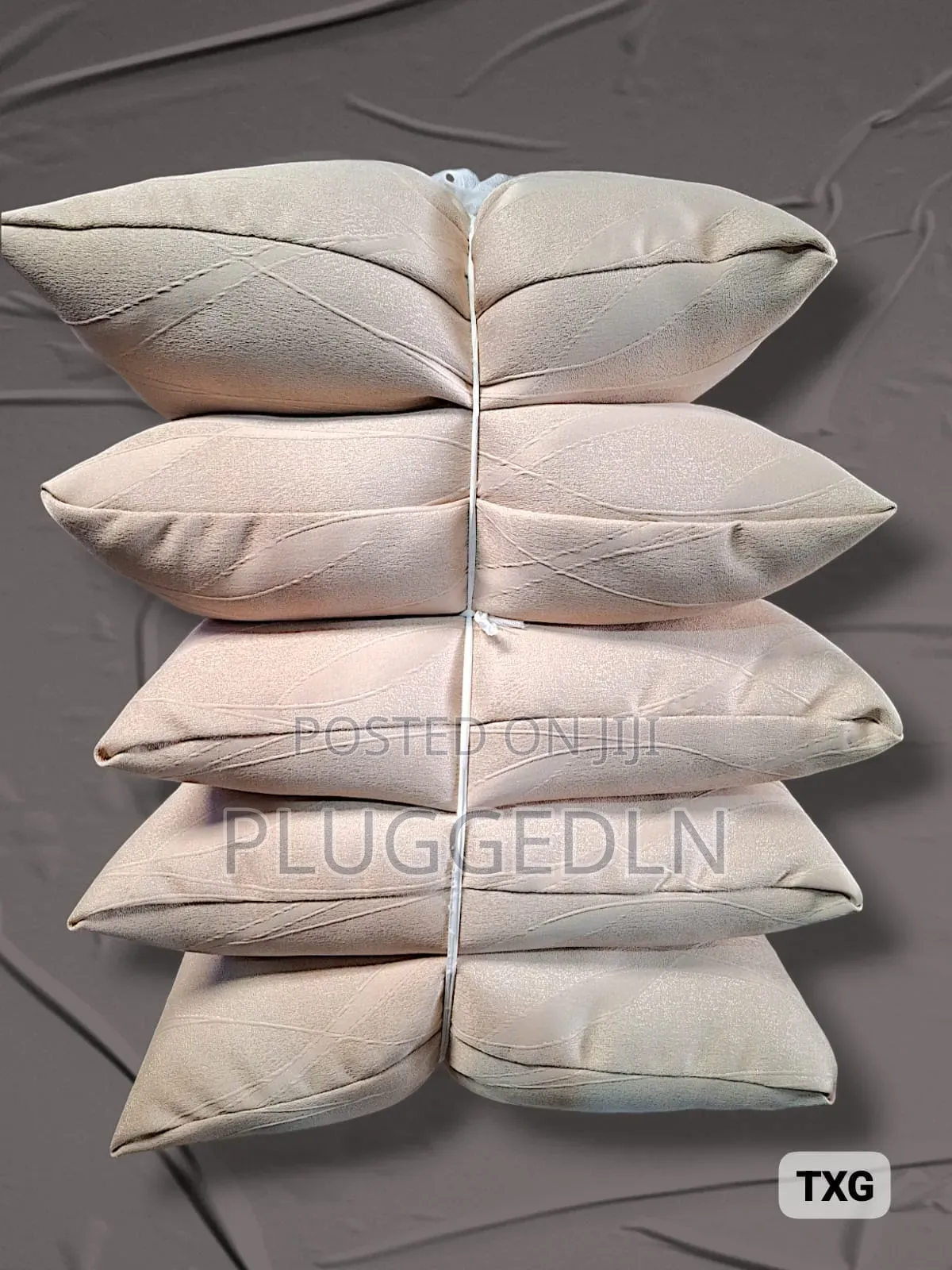 *Cosy Throw Pillow*
Set 5pcs
