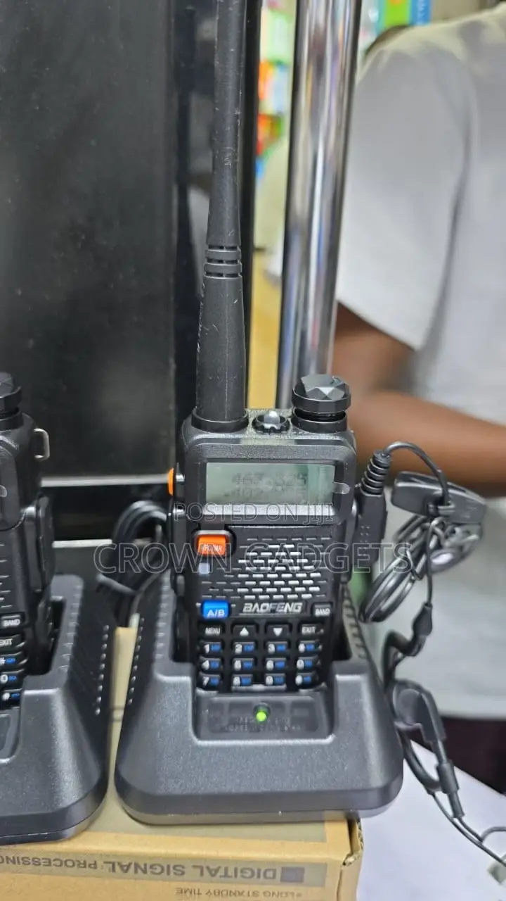 Uv-5r Dual Frequency Handheld Radio With Rechargeable Battery
