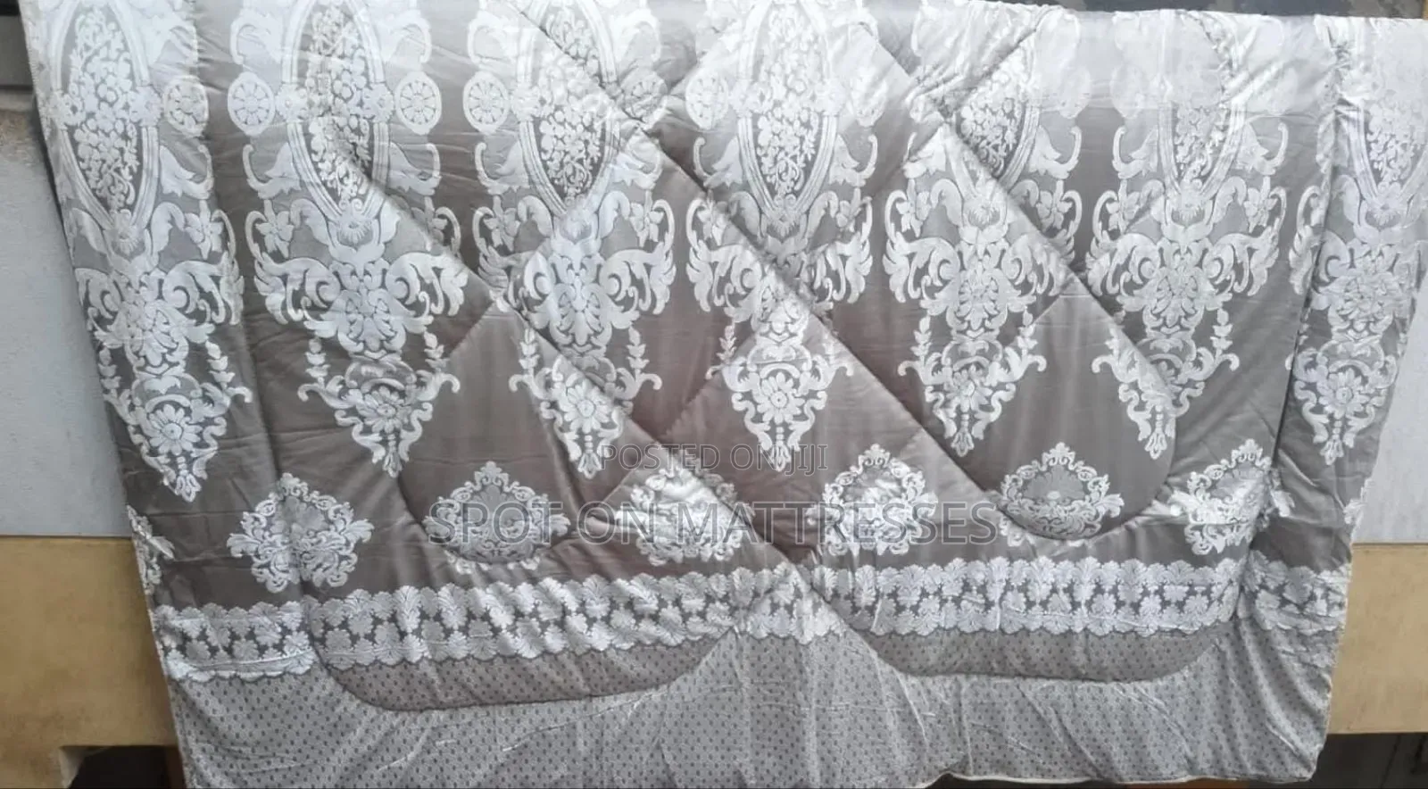 Silk Duvets Very Warm Size 6x7 - 1 Bedsheet, 1 Duvet, 2 Pillowcases