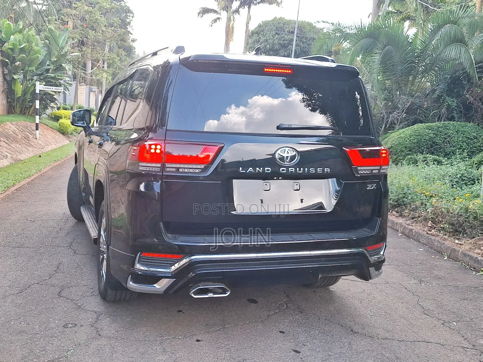 Toyota Land Cruiser LC300 2023 Black