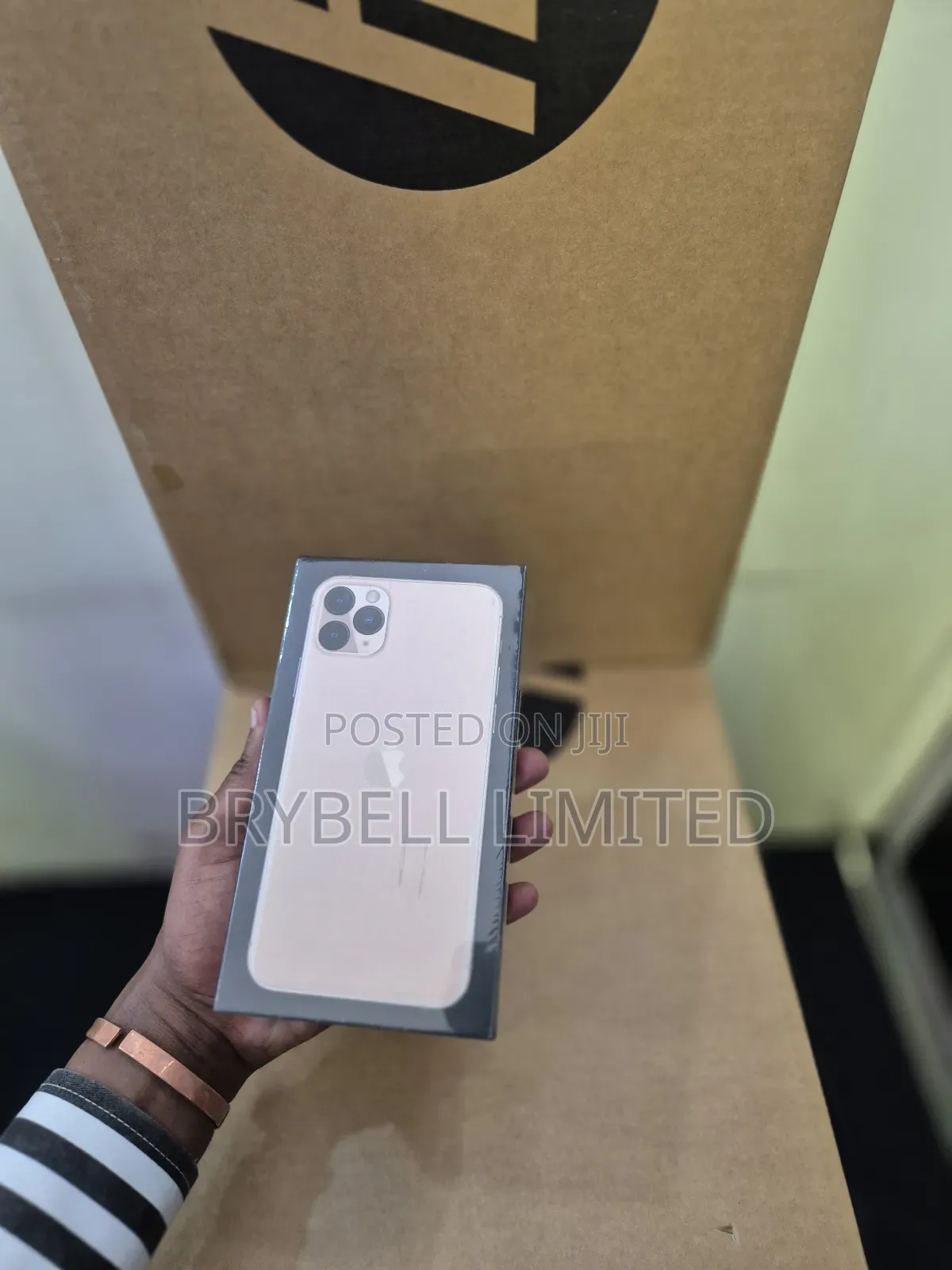 New Apple iPhone 11 Pro Max 256 GB Gold
