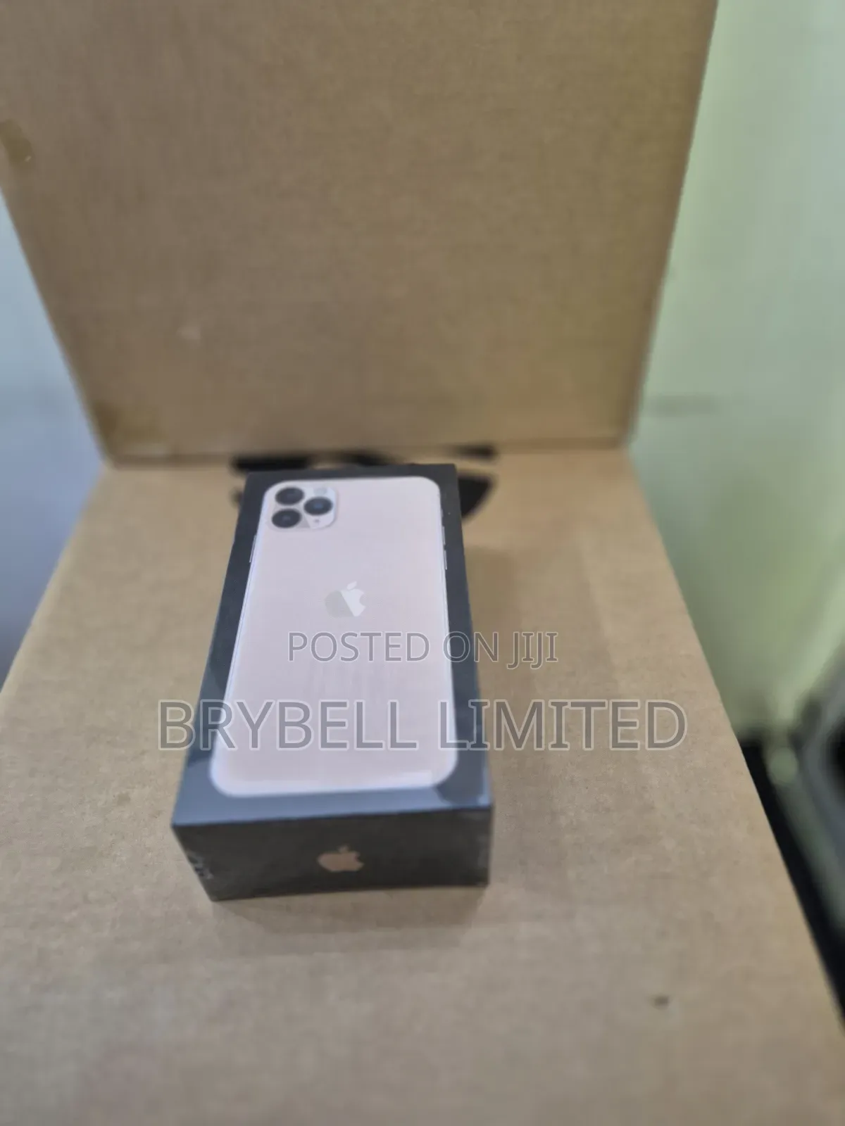 New Apple iPhone 11 Pro Max 256 GB Gold
