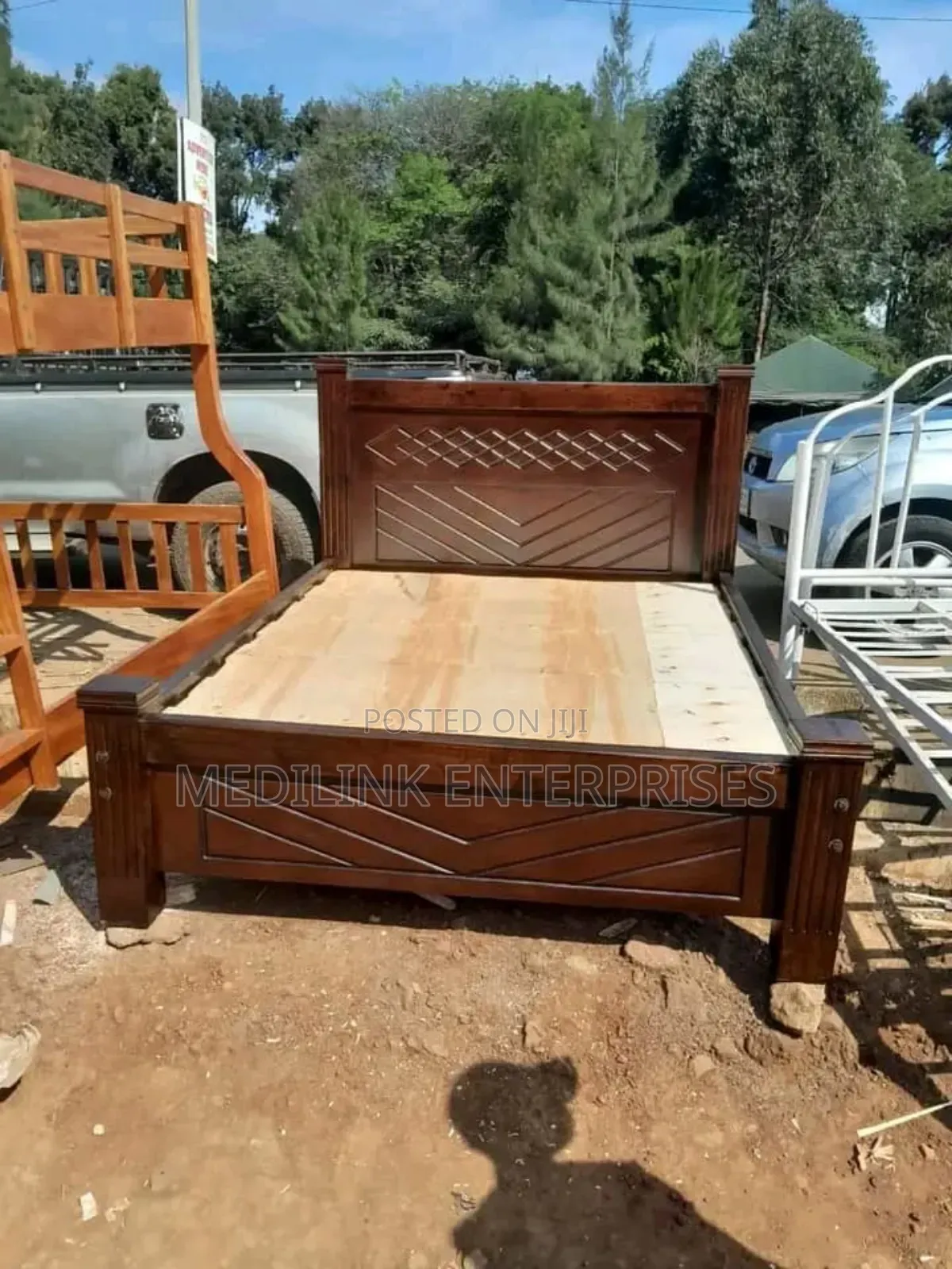 5* Hardwood Walnut Bed Queen Size