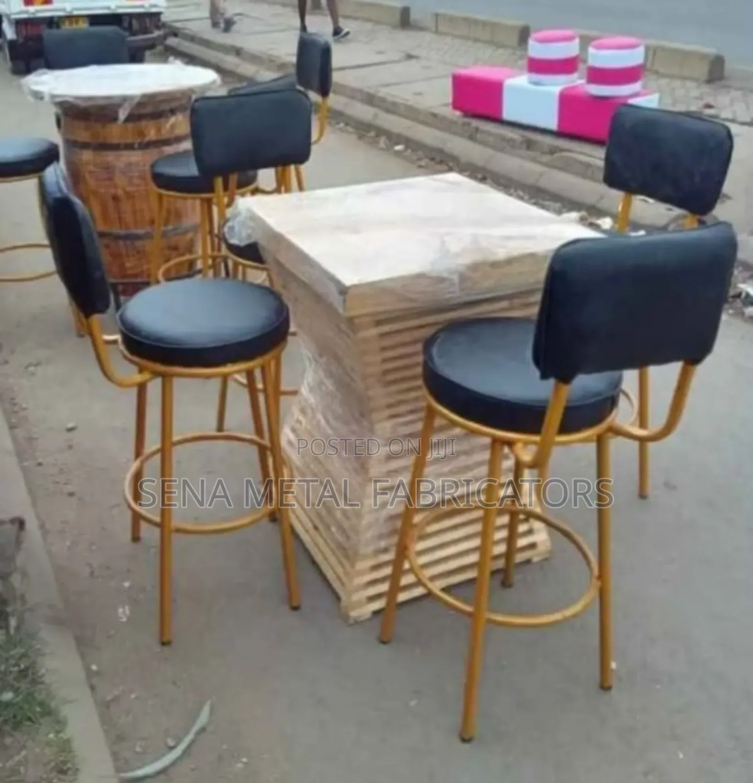 High Table Made From Pallets With 4 Matching Stools.