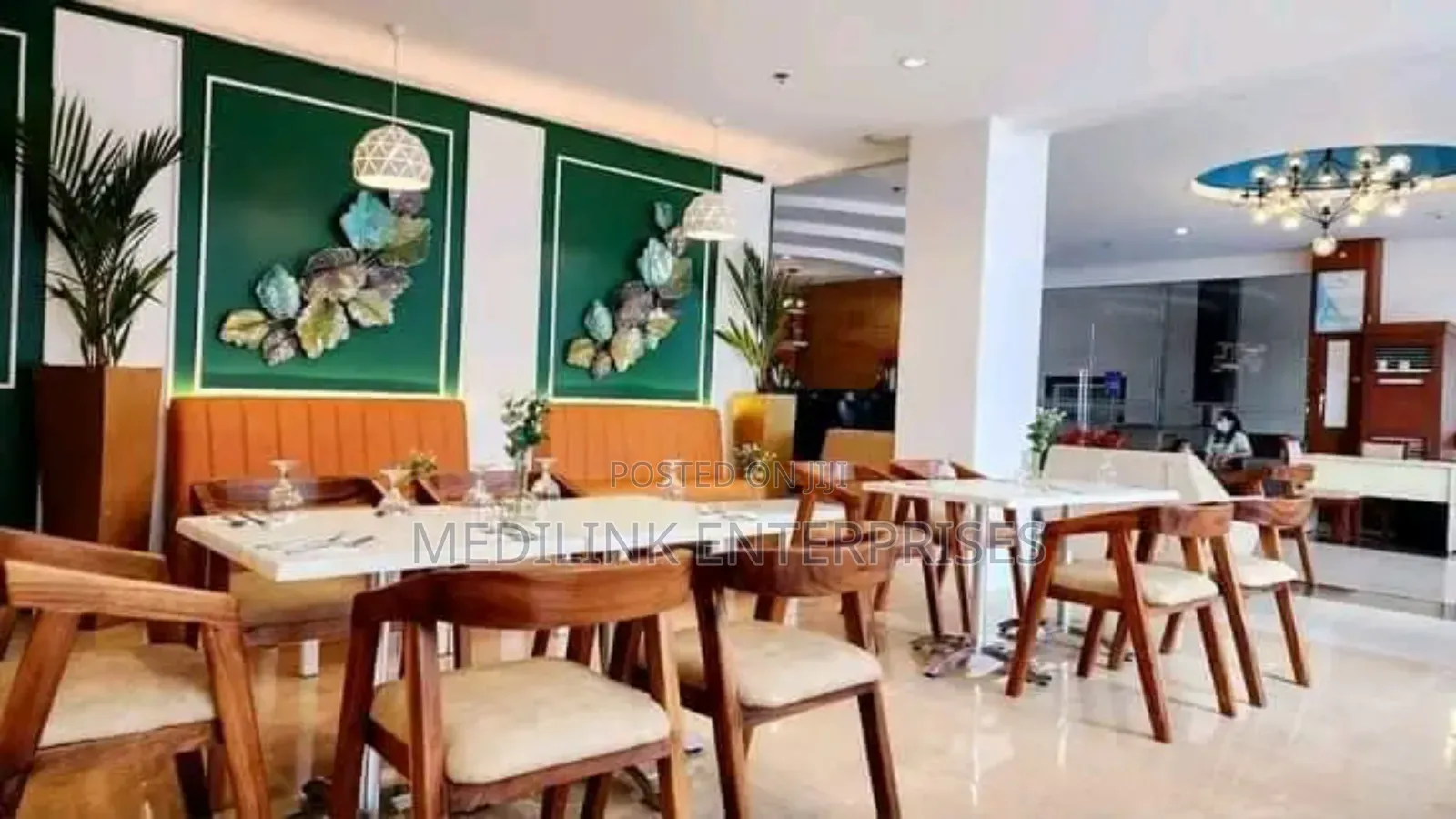 Mahogany Chairs 4-Seater Restaurant Tables Set