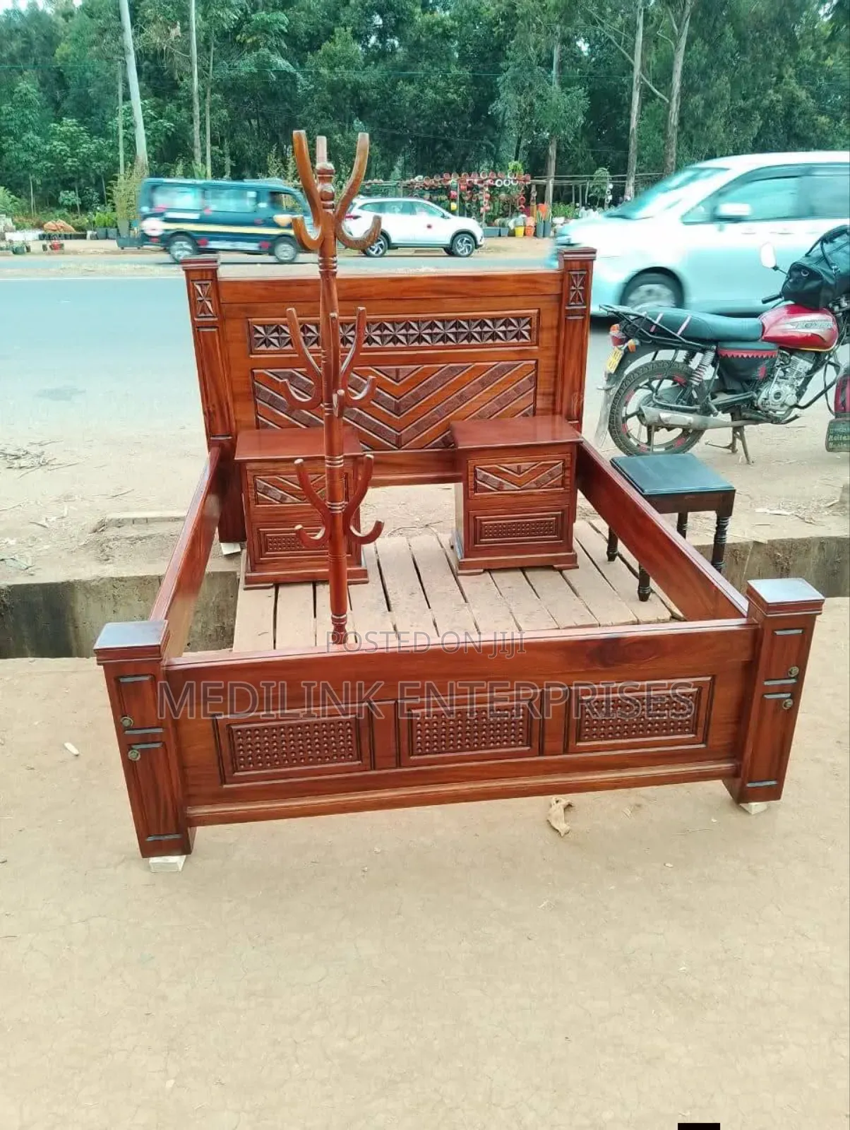 Mahogany 5*6 Solid Crafted Bed