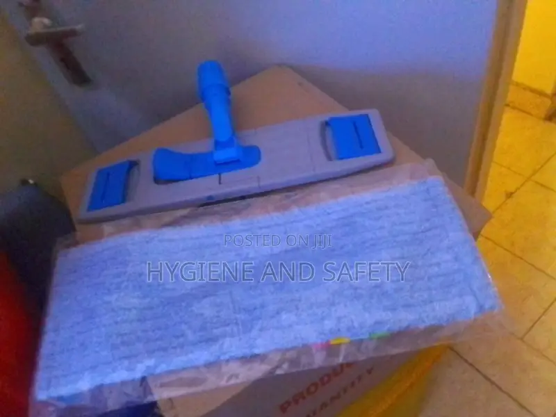 Flat Mop Head and Microfiber Cleaning Pad