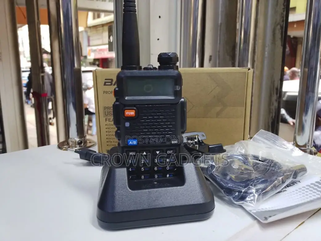 Baofeng Uv-5r 5w Dual Band Two-Way Radio With Fm Flashlight
