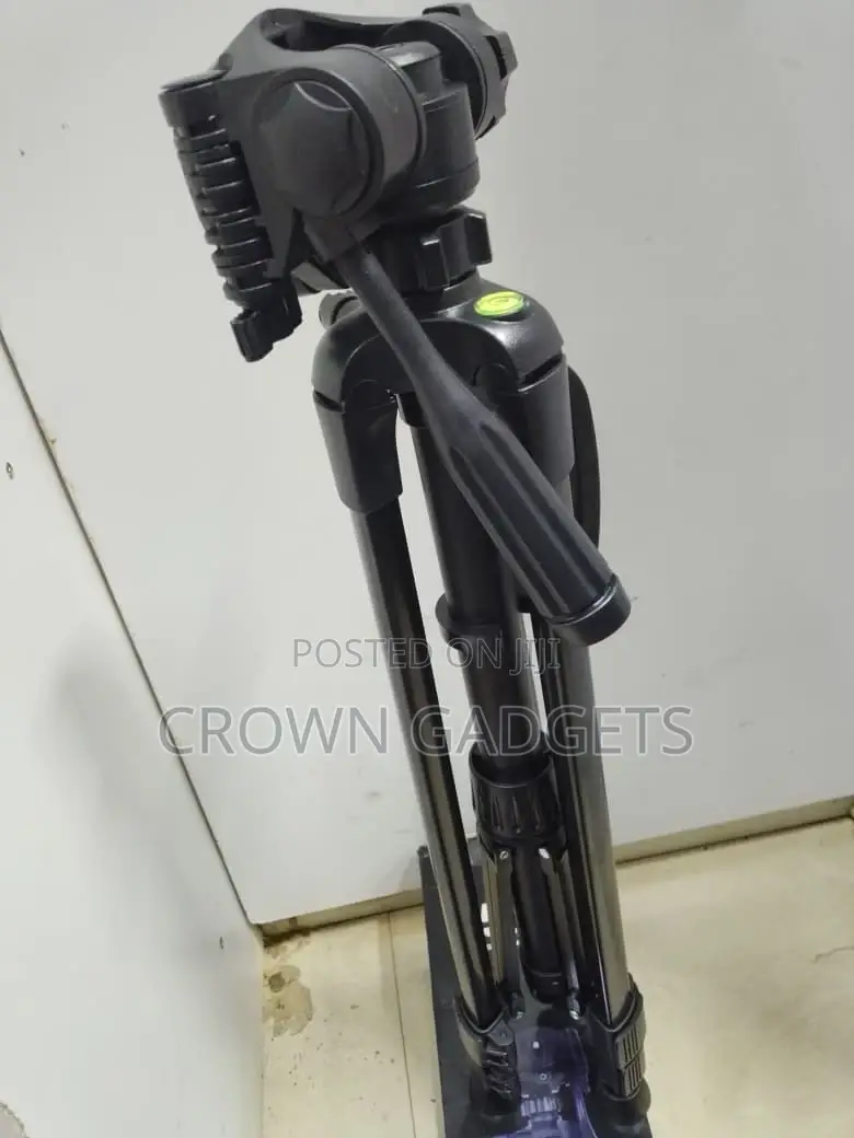 3520 Professional Tripod Stand for Camera Smartphone