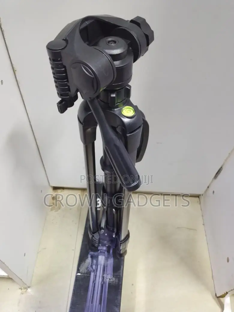 3520 Professional Tripod Stand
