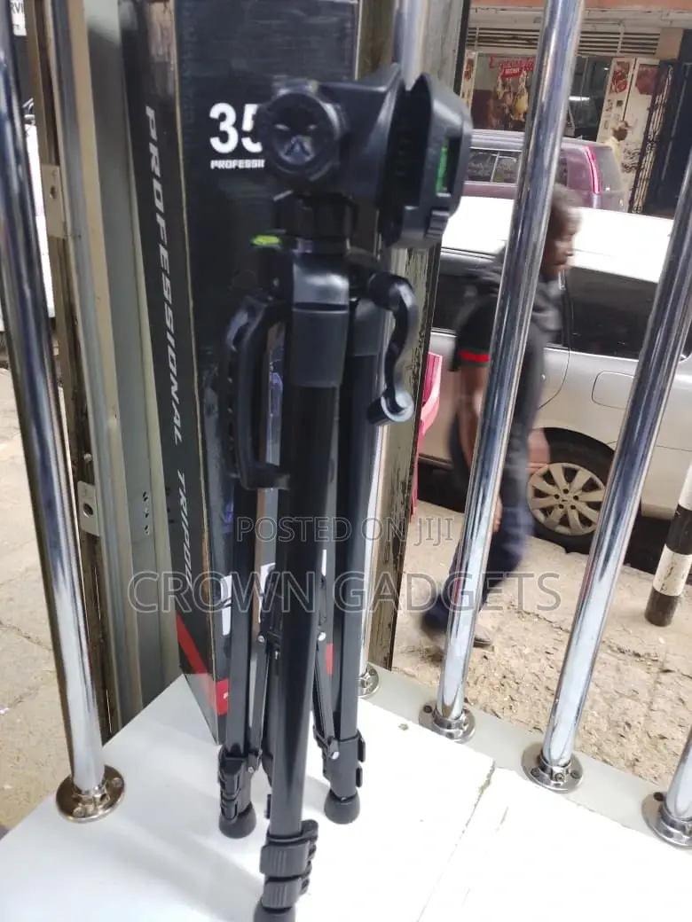 3520 Professional Tripod Stand