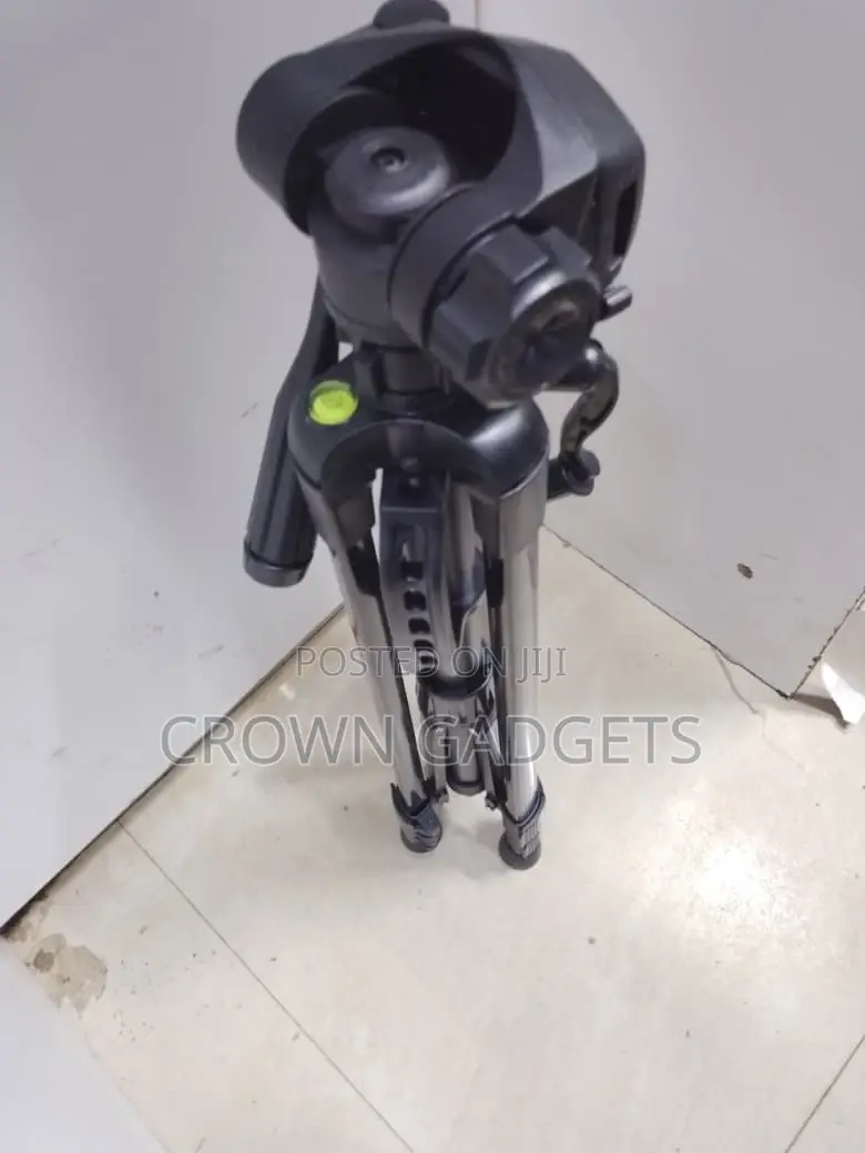 3520 Portable Tripod Stand With 360° Rotation Head