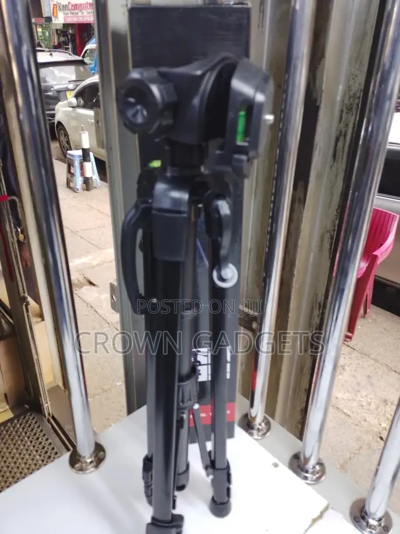 3520 Portable Tripod Stand With 360° Rotation Head
