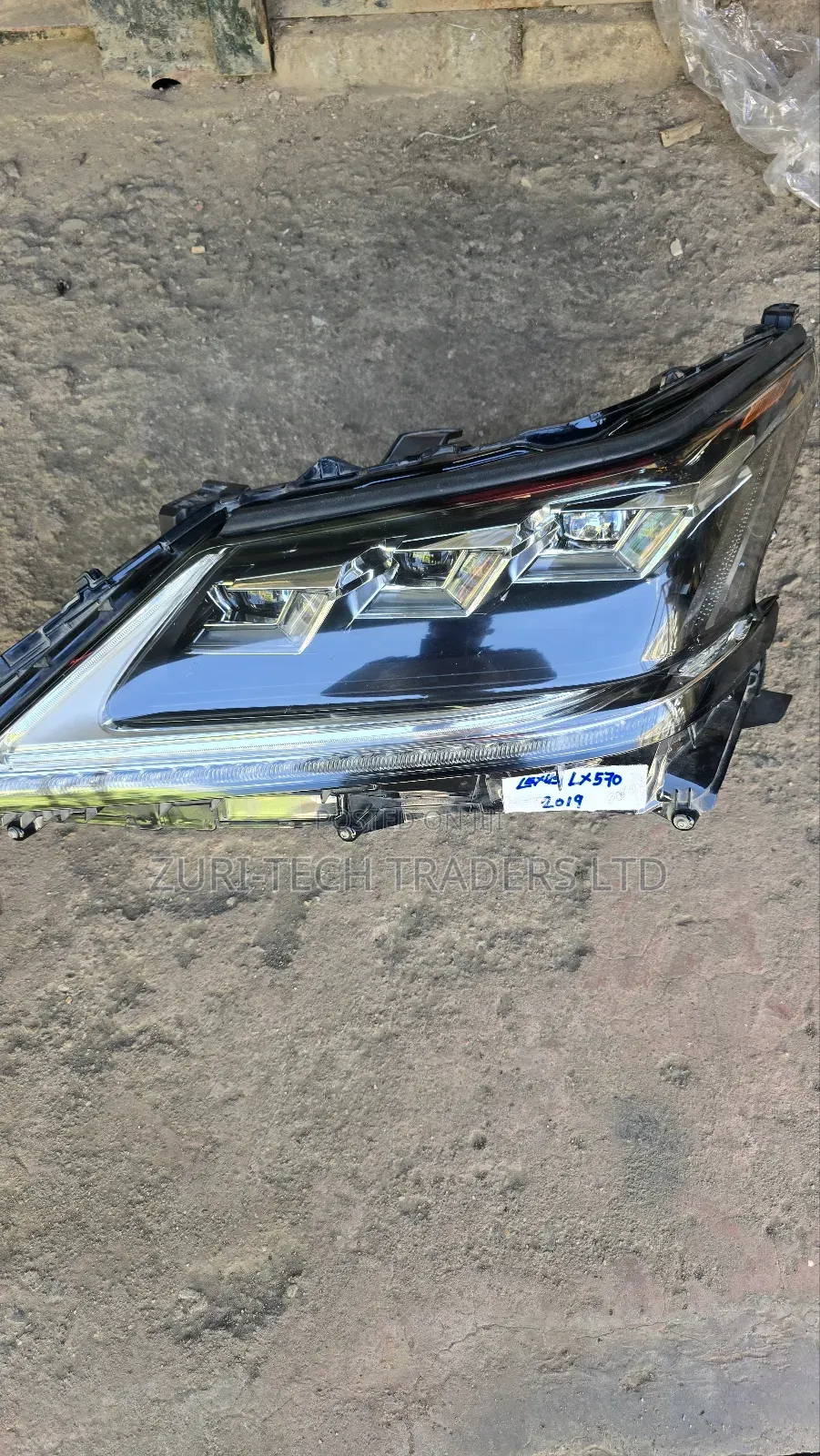 Lexus 570 Headlight