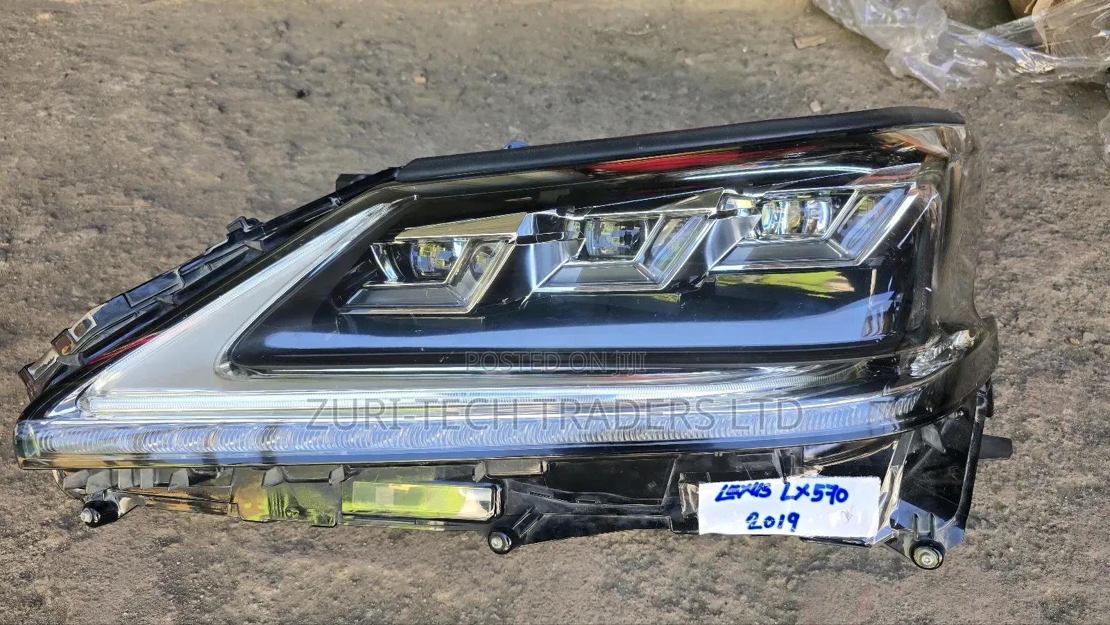 Lexus 570 Headlight