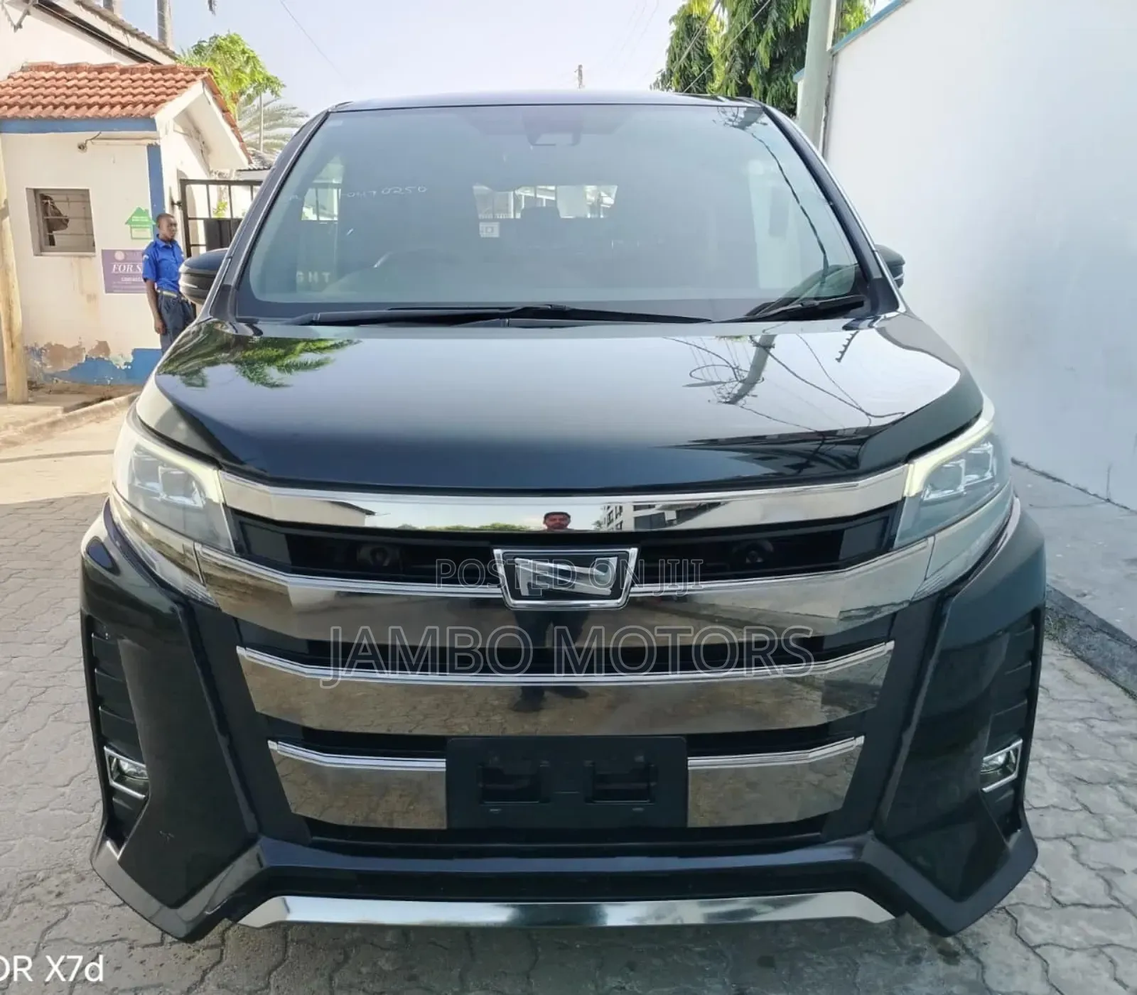 Toyota Noah 2.0 FWD (8 Seater) 2019 White