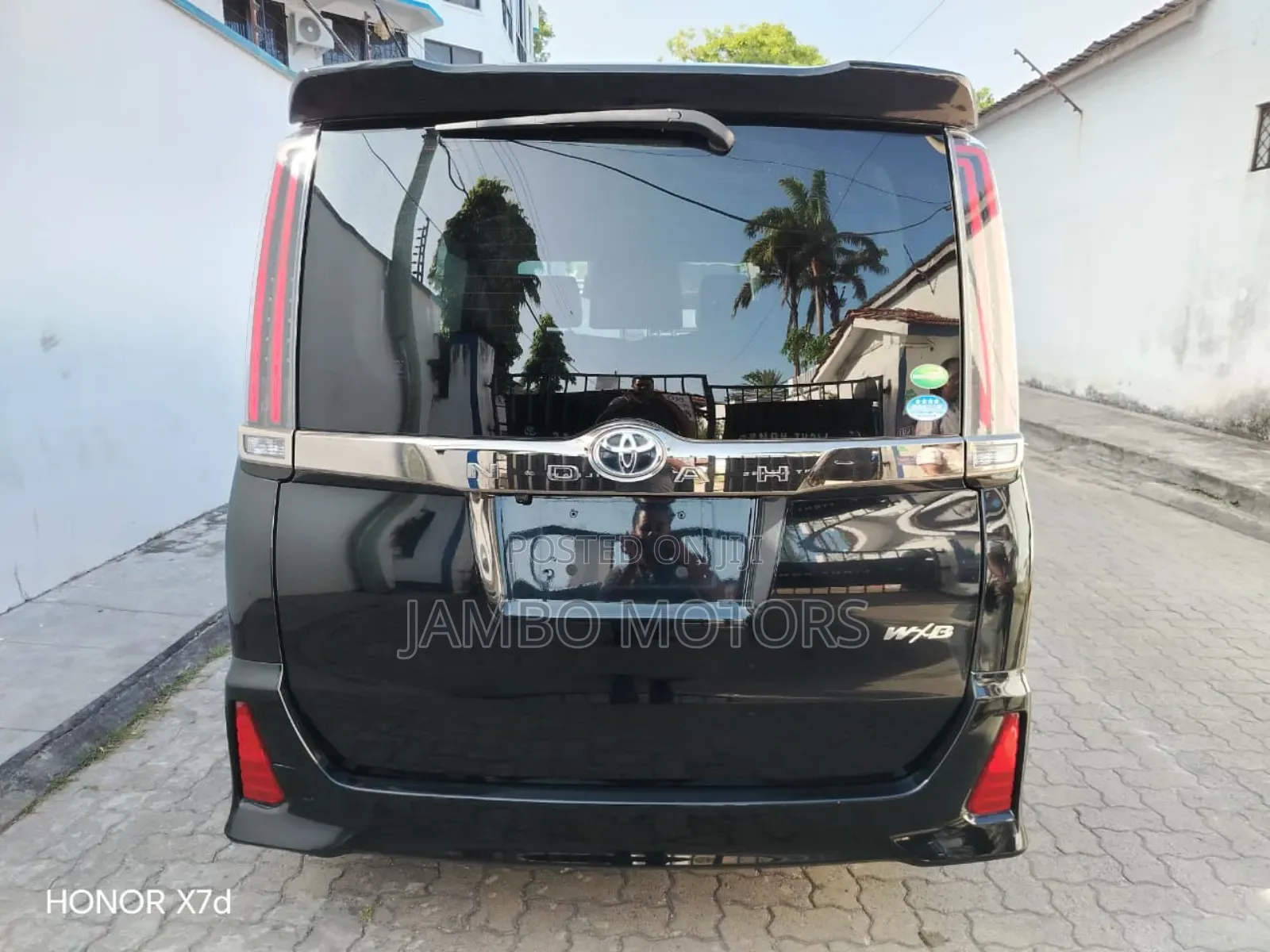 Toyota Noah 2.0 FWD (8 Seater) 2019 White