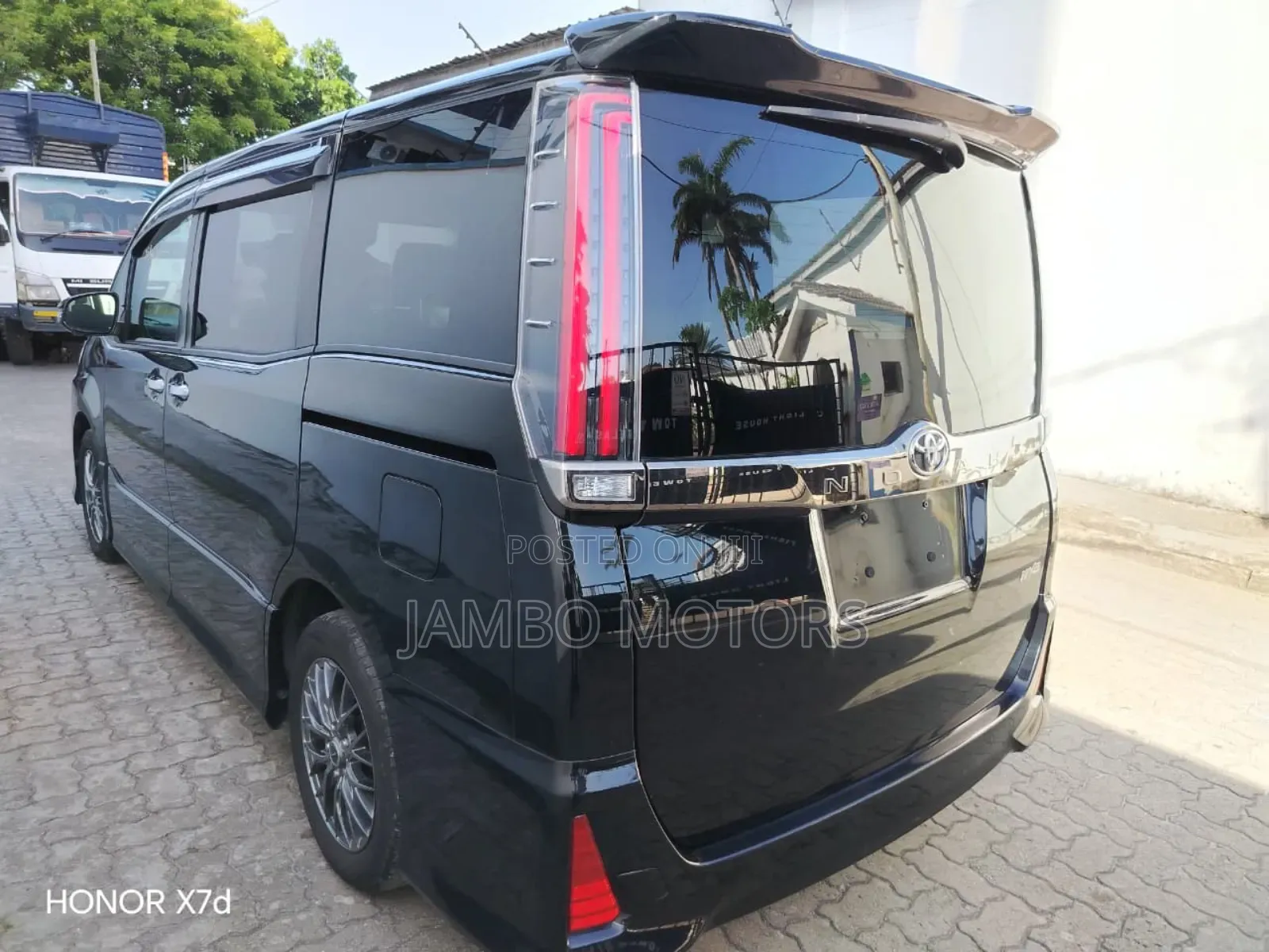 Toyota Noah 2.0 FWD (8 Seater) 2019 White