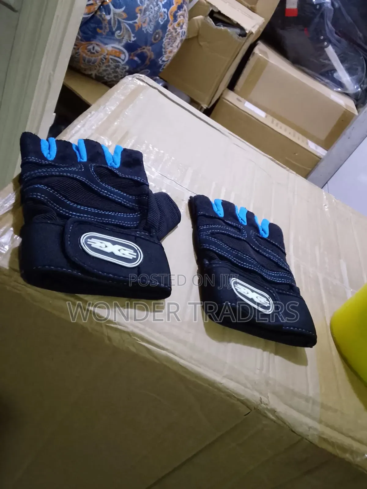 Gloves.Gym and Exercise Gloves