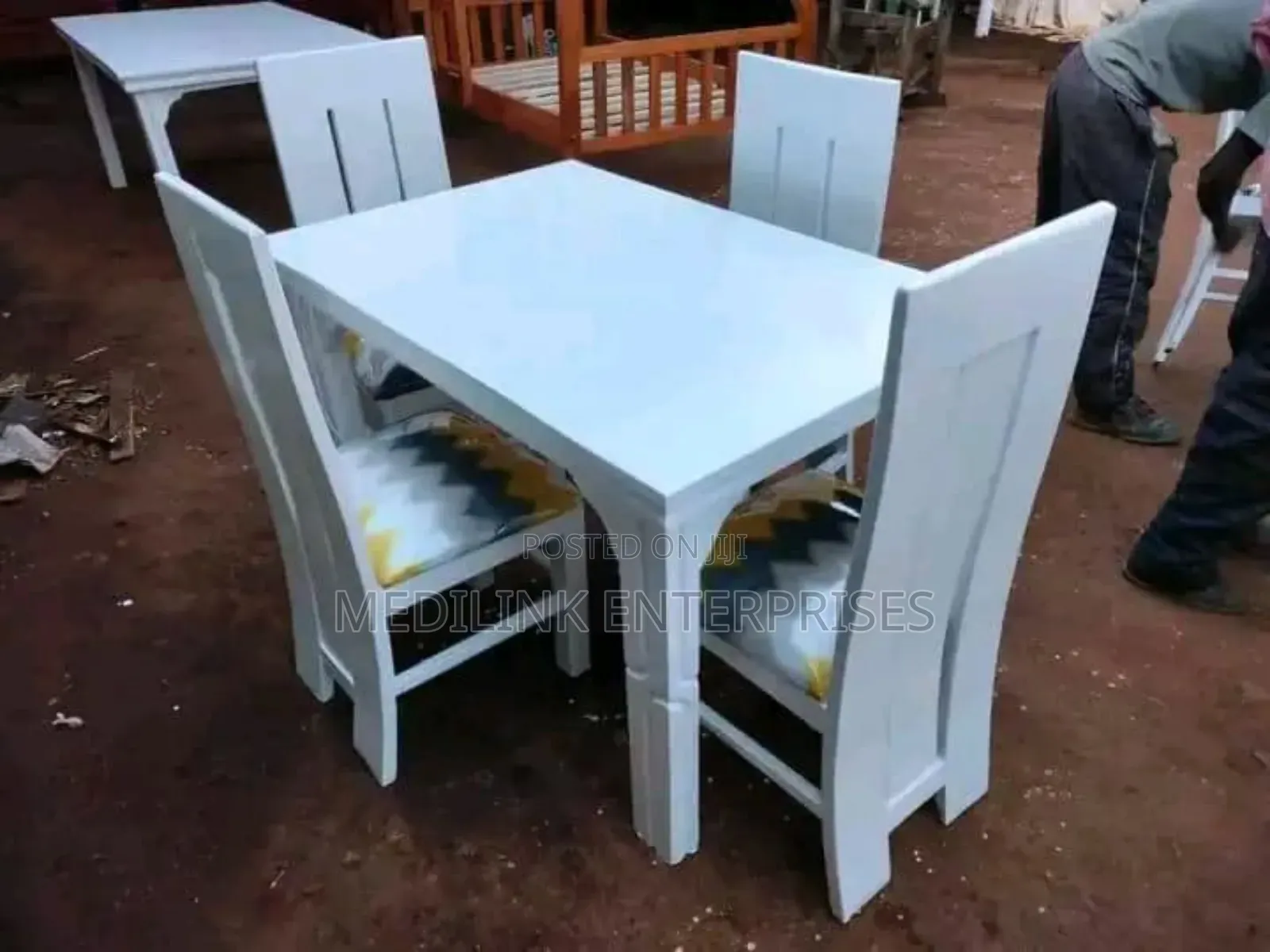Solid 411 Chairs 4-Seater Dinning Table Set