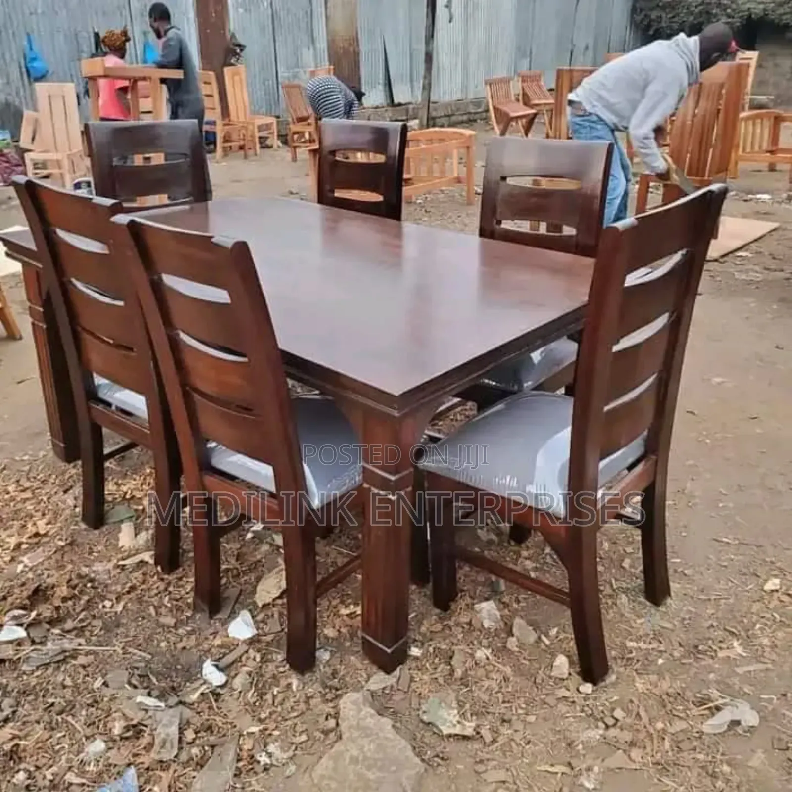 6-Seater Spindled Dinning Table Set
