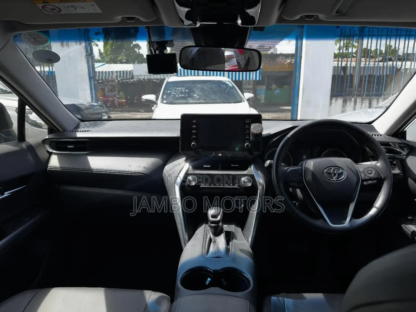 Toyota Harrier 2.0 2021 White
