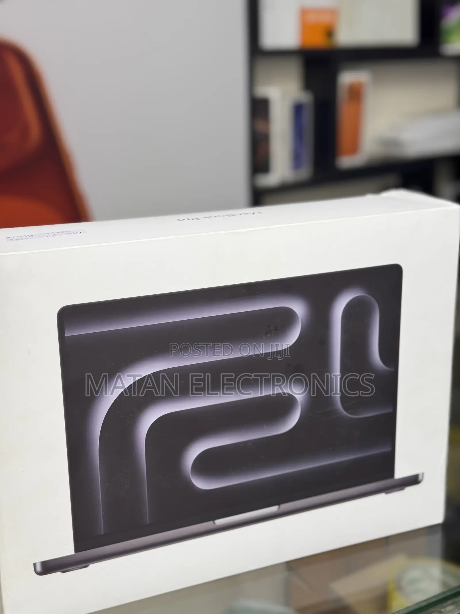 New Laptop Apple Macbook Pro 2025 M5 14-Inch 16GB Apple M5 SSD 512GB