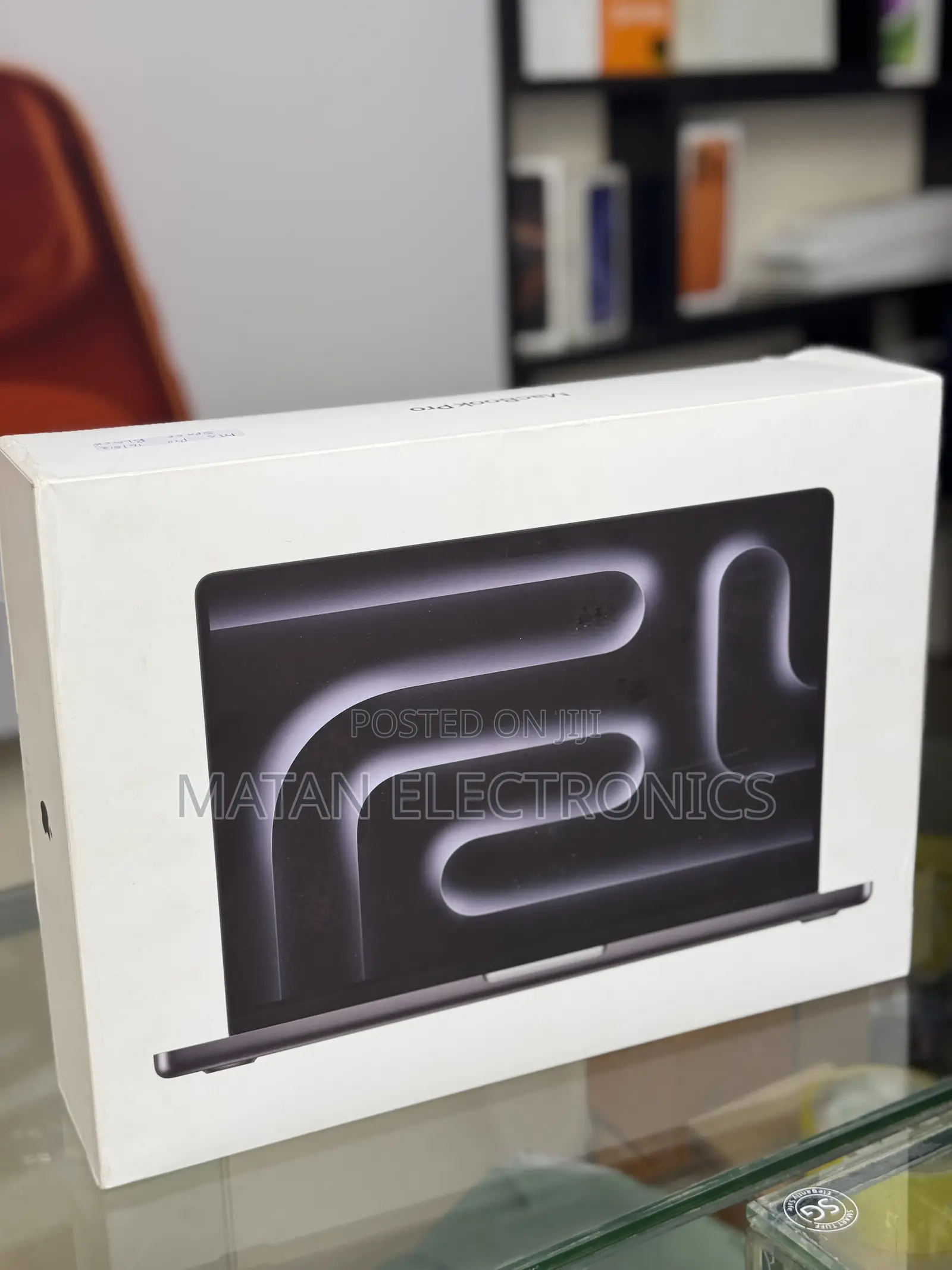 New Laptop Apple Macbook Pro 2025 M5 14-Inch 16GB Apple M5 SSD 512GB