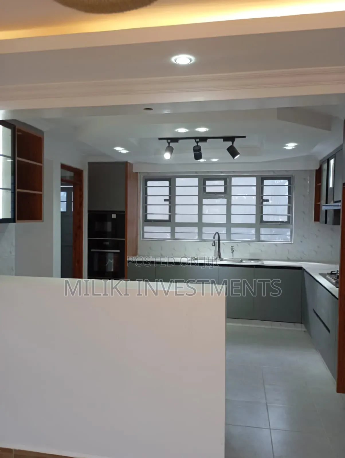 5bdrm Maisonette in Varsity Ville, Kamakis for sale