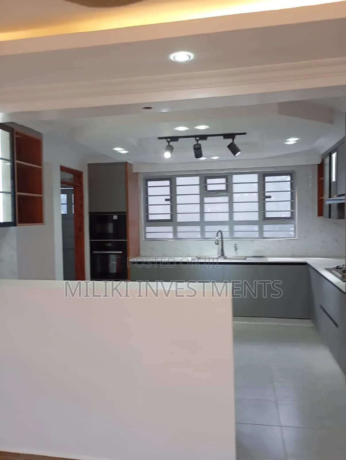 5bdrm Maisonette in Varsity Ville, Kamakis for sale