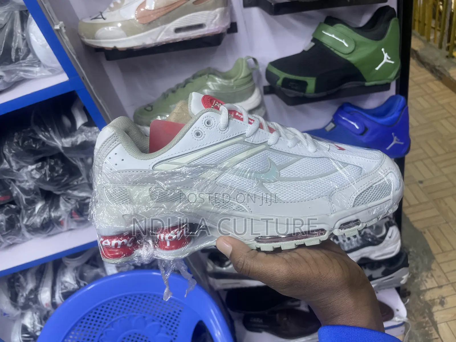 Trending Nike Shox R4