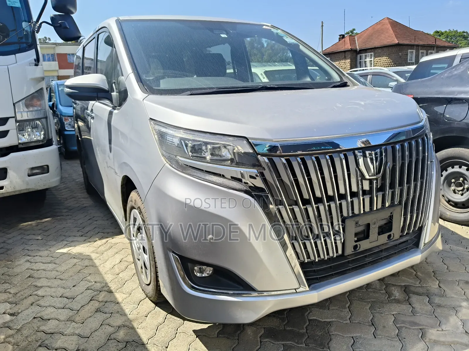 Toyota Esquire 2.0 AWD (8 seater) 2018 Silver