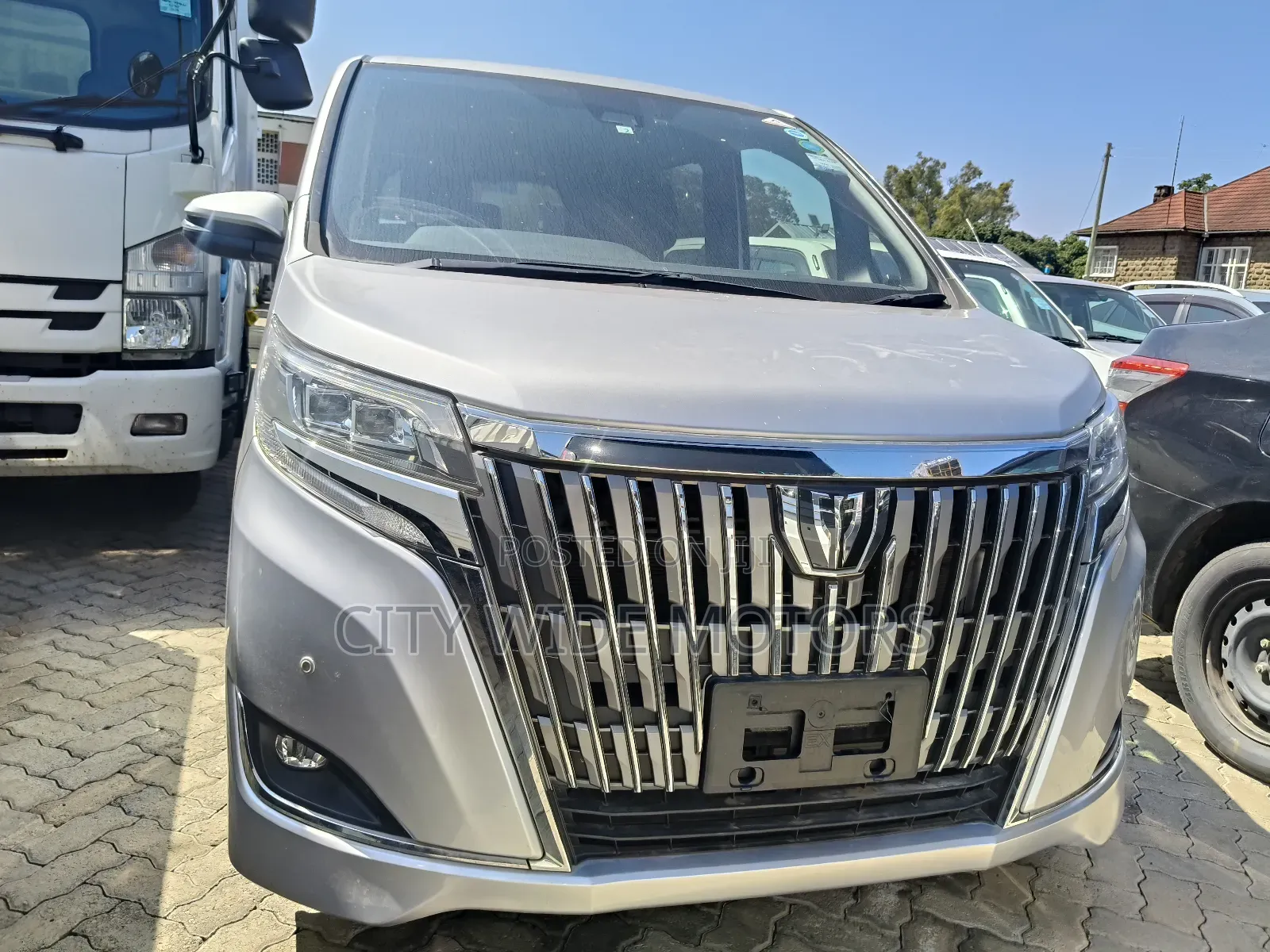 Toyota Esquire 2.0 AWD (8 seater) 2018 Silver