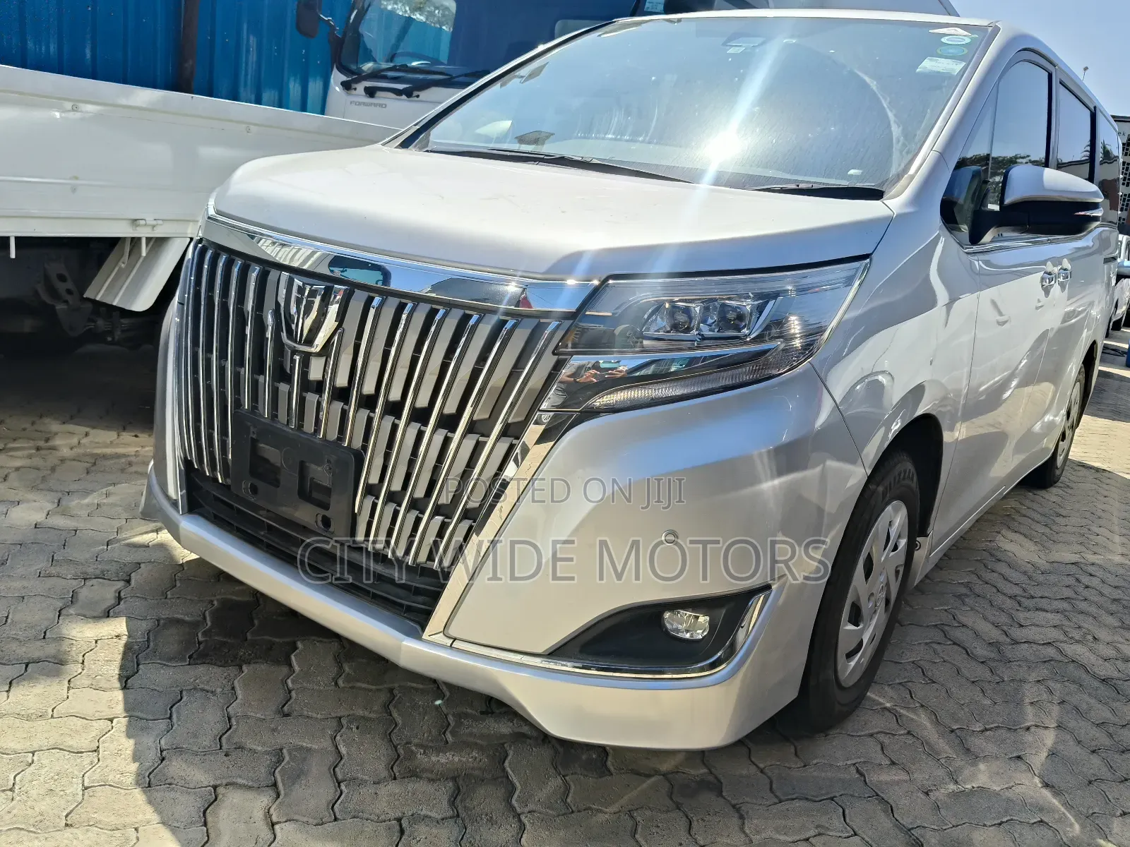 Toyota Esquire 2.0 AWD (8 seater) 2018 Silver