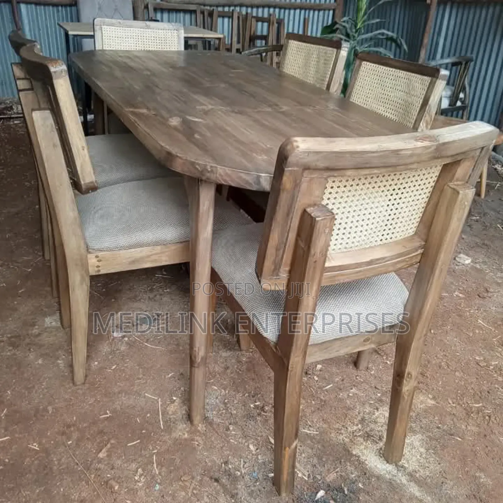 Natural Wood Vanish 6-Seater Oval Dinning Table Set