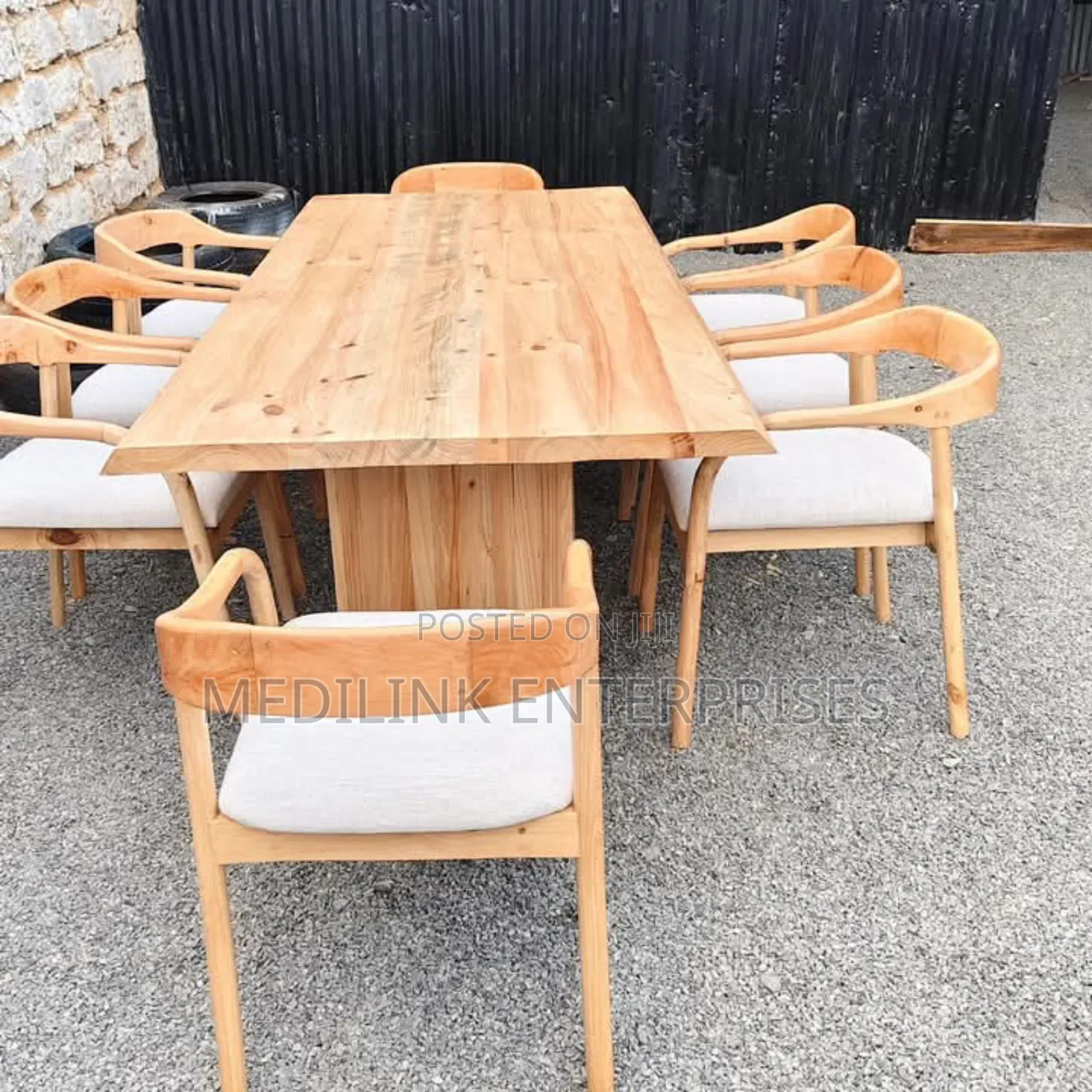 Brenchiton Design Camel Back 8-Seater Dinning Table Set