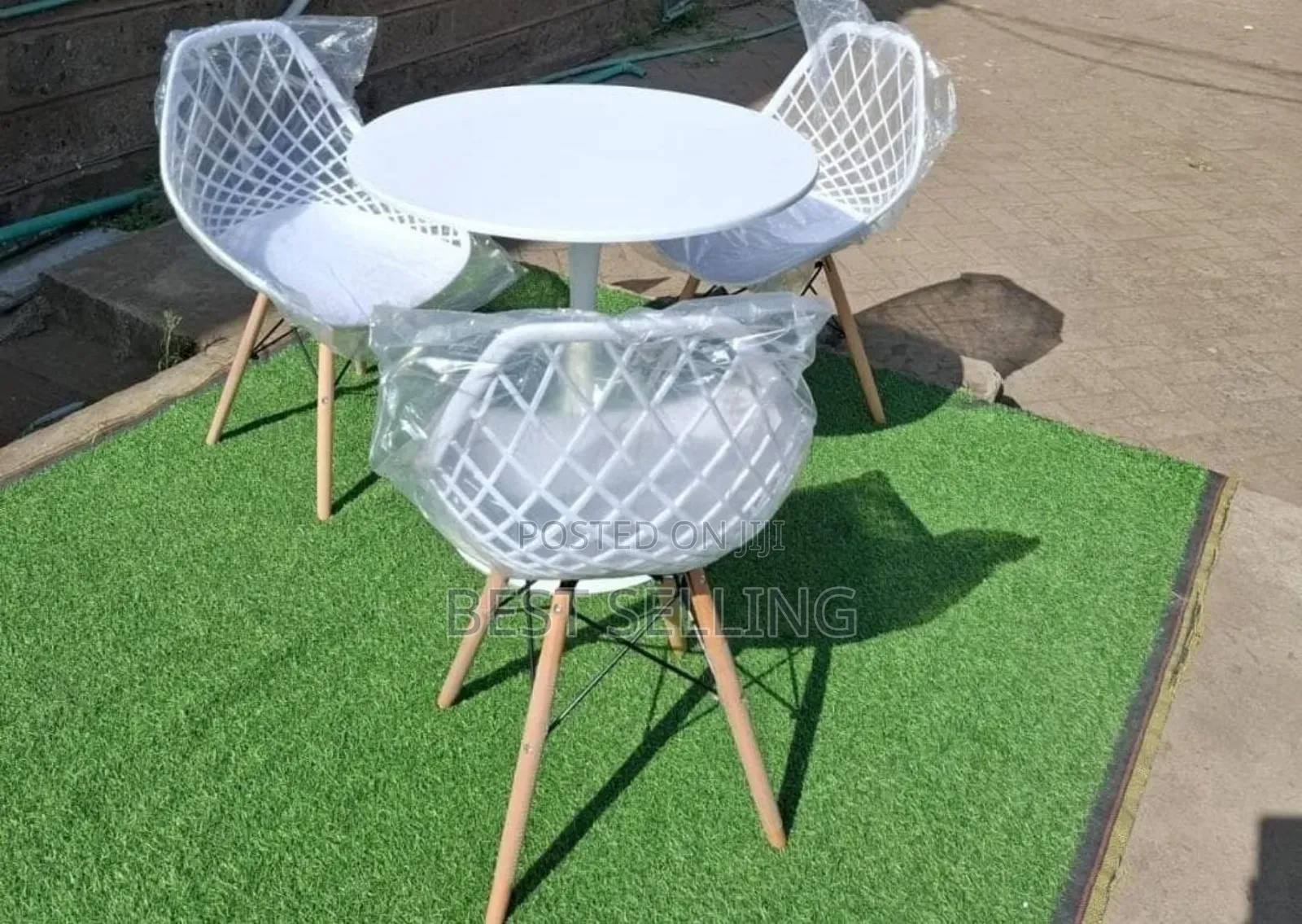 White Eamed Outdoor Set