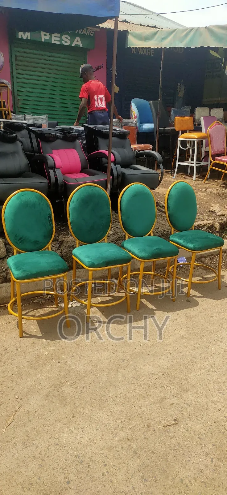 Oval Shaped Manicure Service Seats