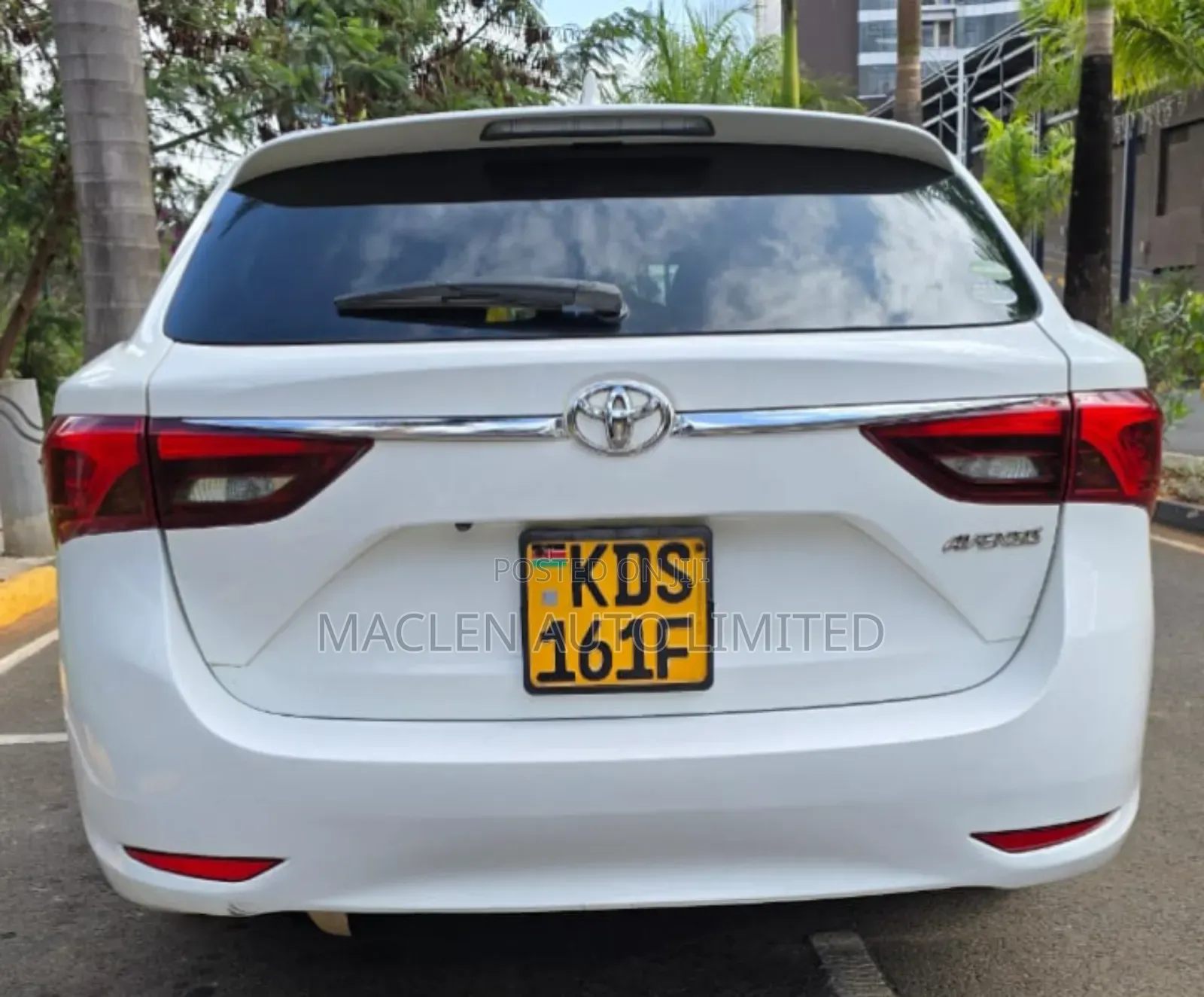 Toyota Avensis 2016 White