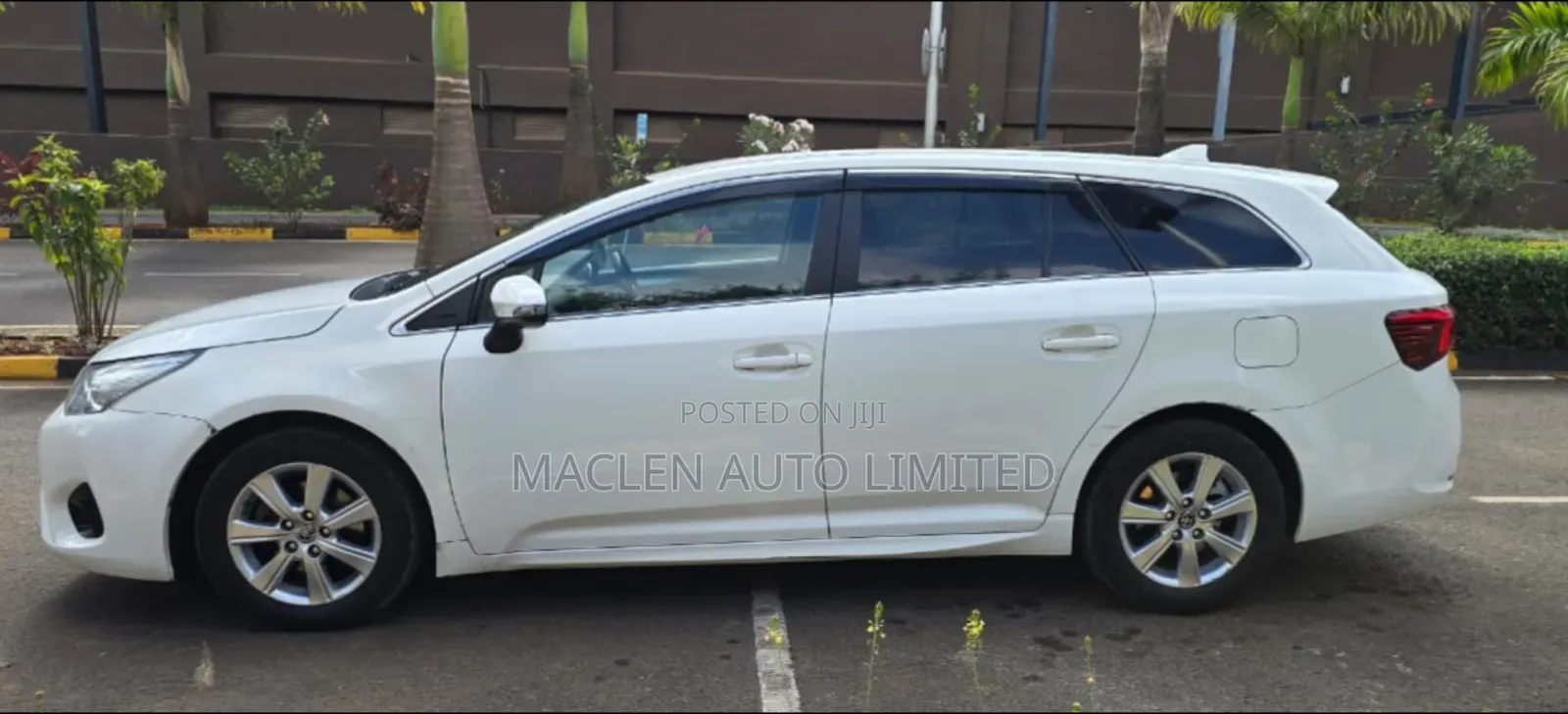 Toyota Avensis 2016 White