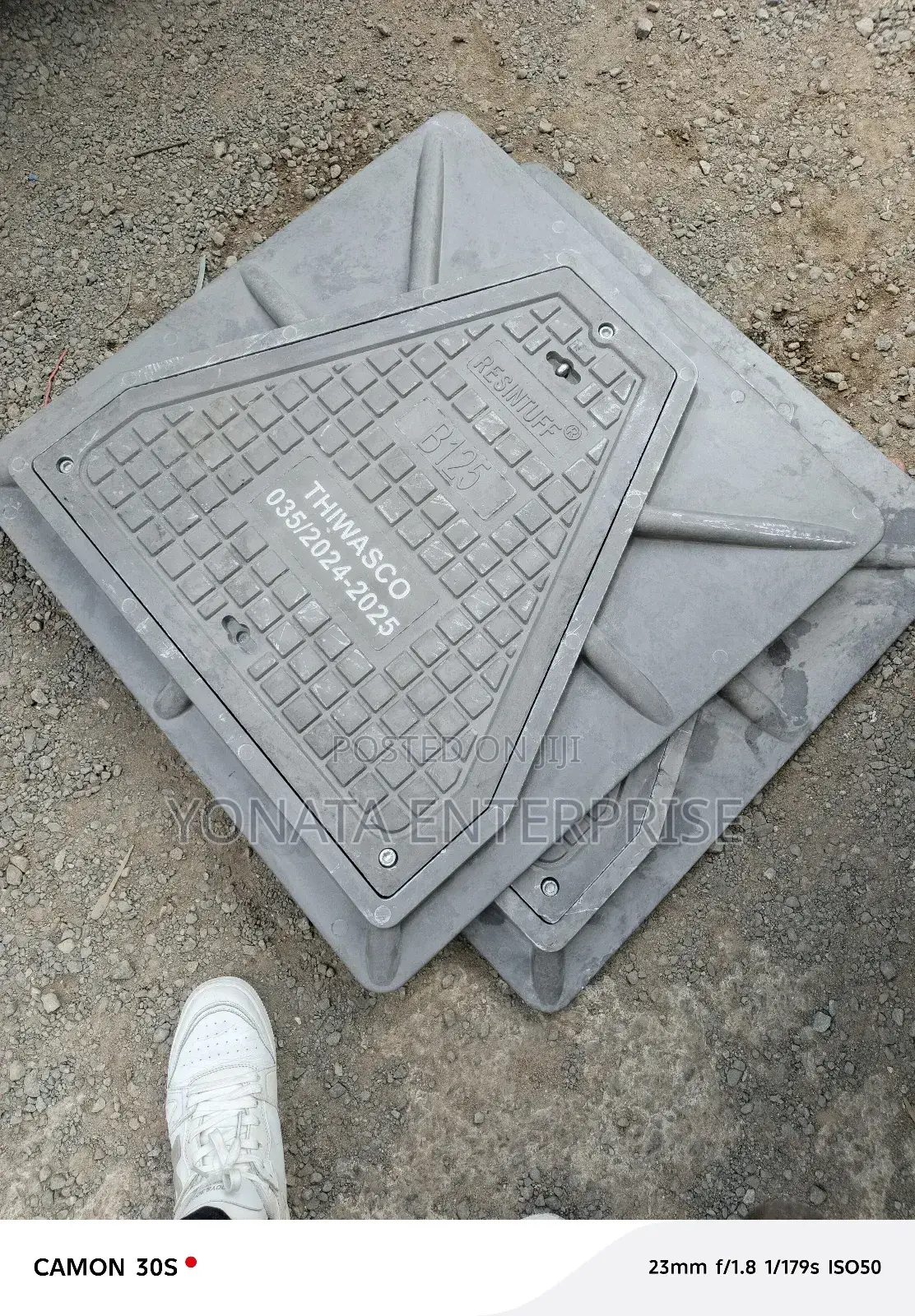 Fibre Manhole Cover 700*700 Lockable (12.5t)