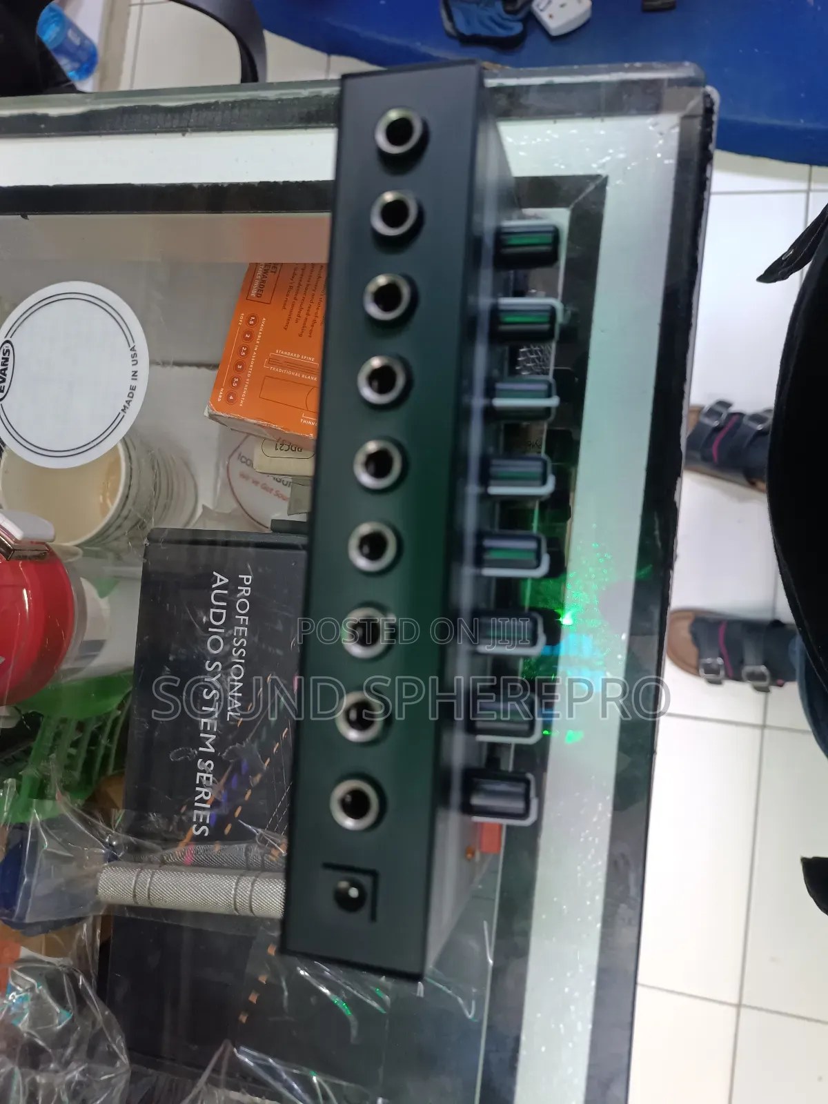 Behringer Ha800s 8 In1 Headphone Amplifier