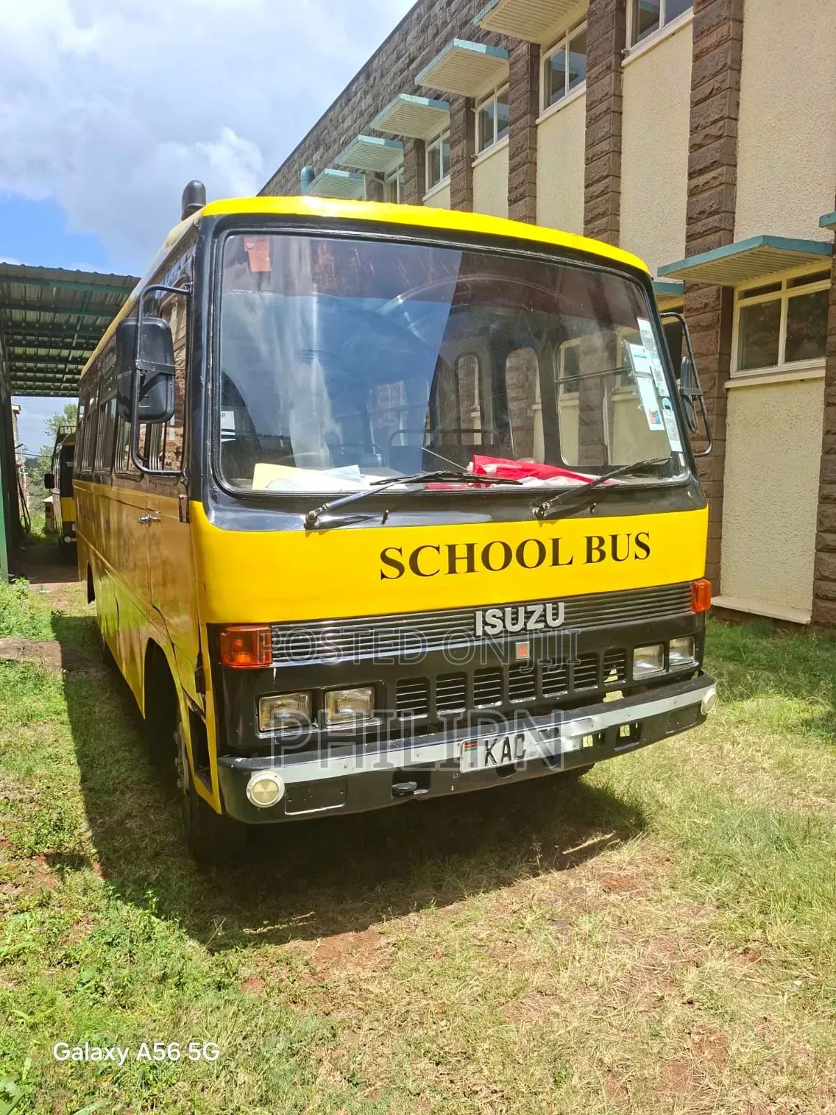 Isuzu Executive Bus 2004 Yellow