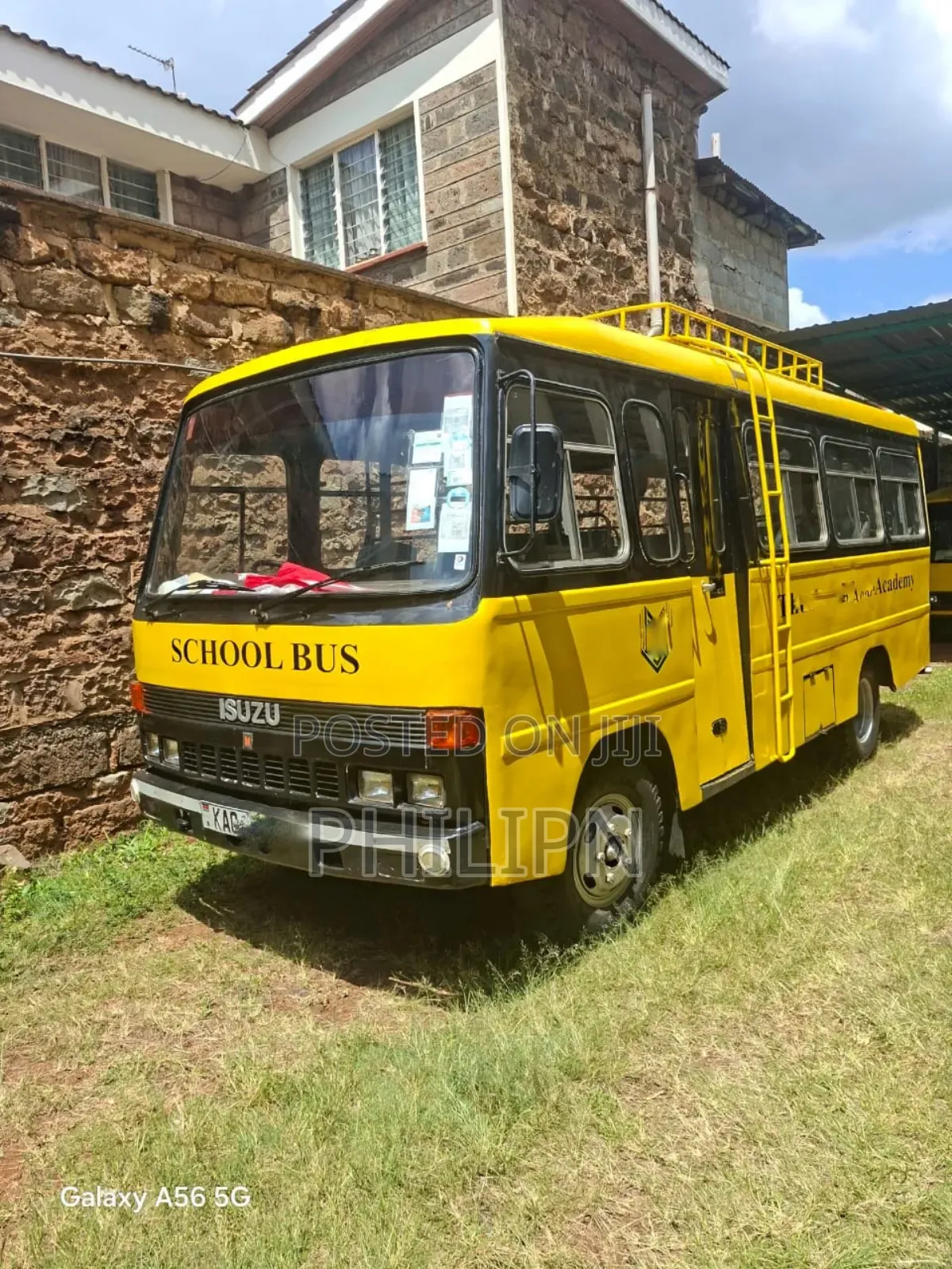 Isuzu Executive Bus 2004 Yellow