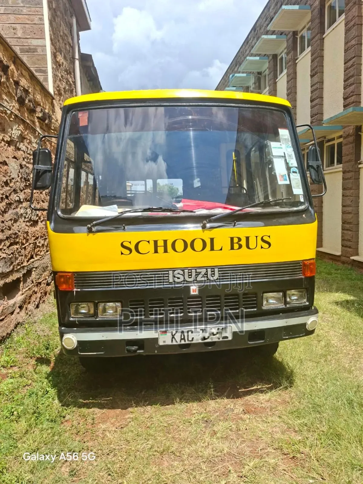 Isuzu Executive Bus 2004 Yellow