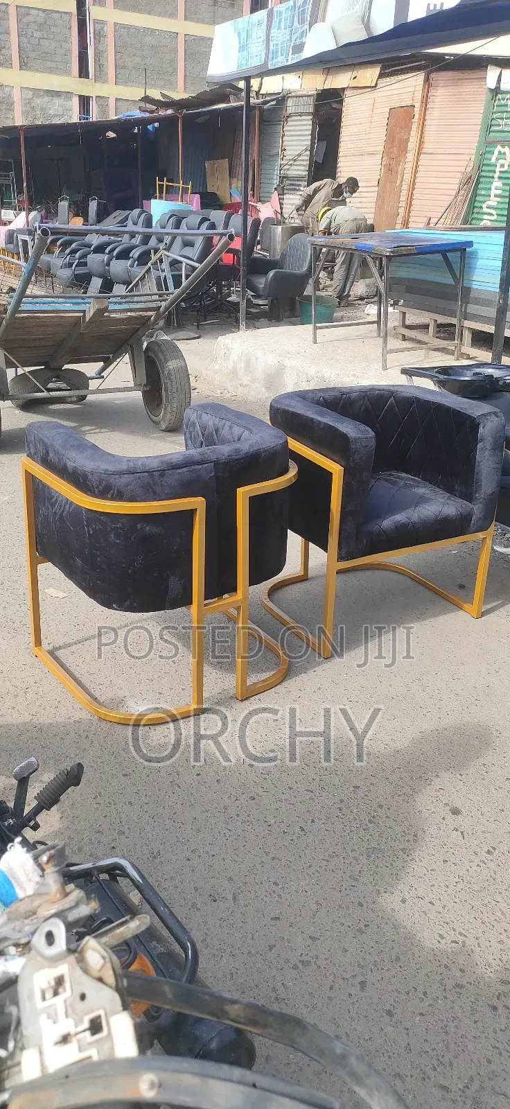 2 Styling Seats/ Manicure Seats