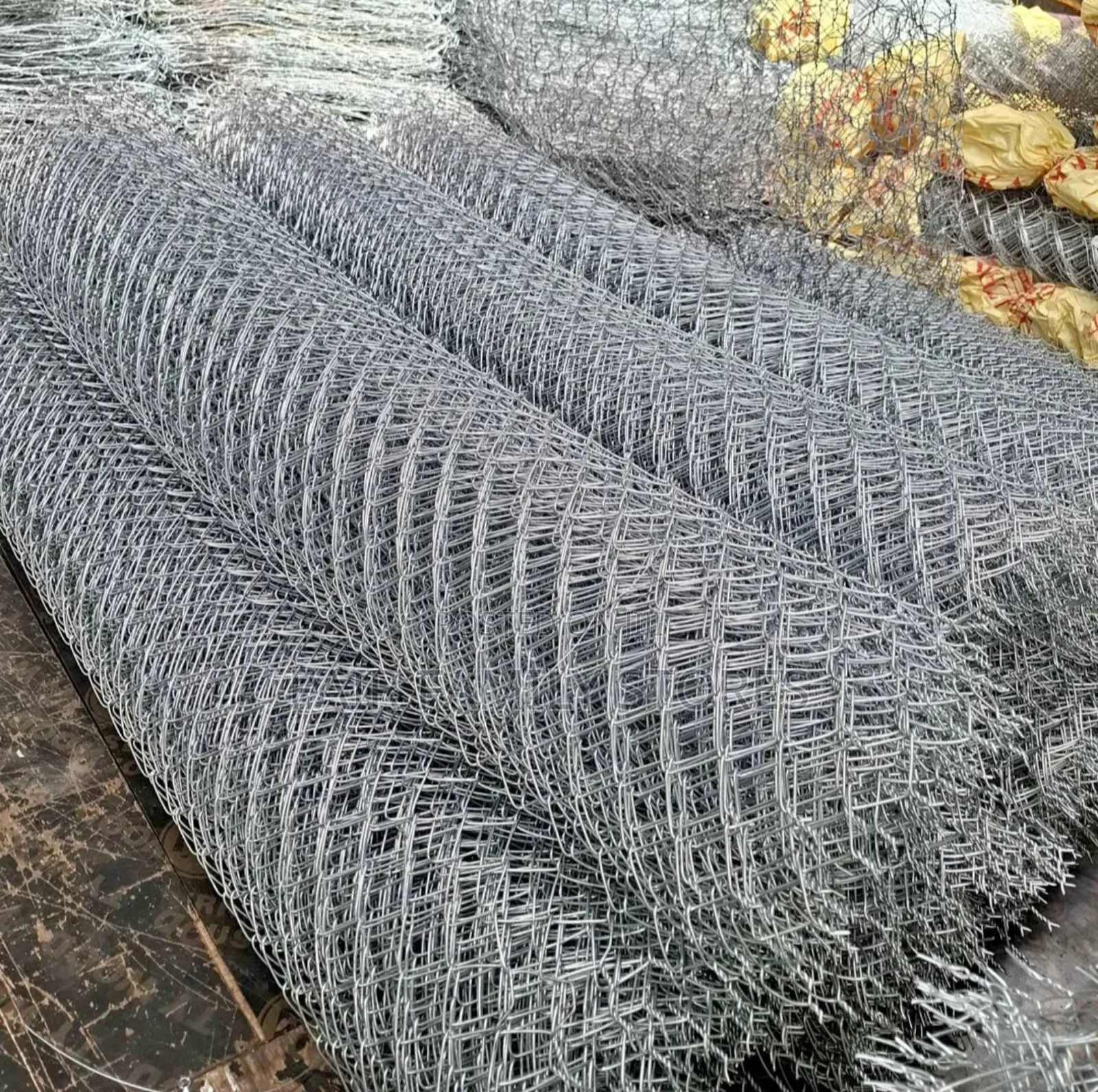 12.5g Galvanised Chainlink Fencing Wire 6ft * 18mtrs