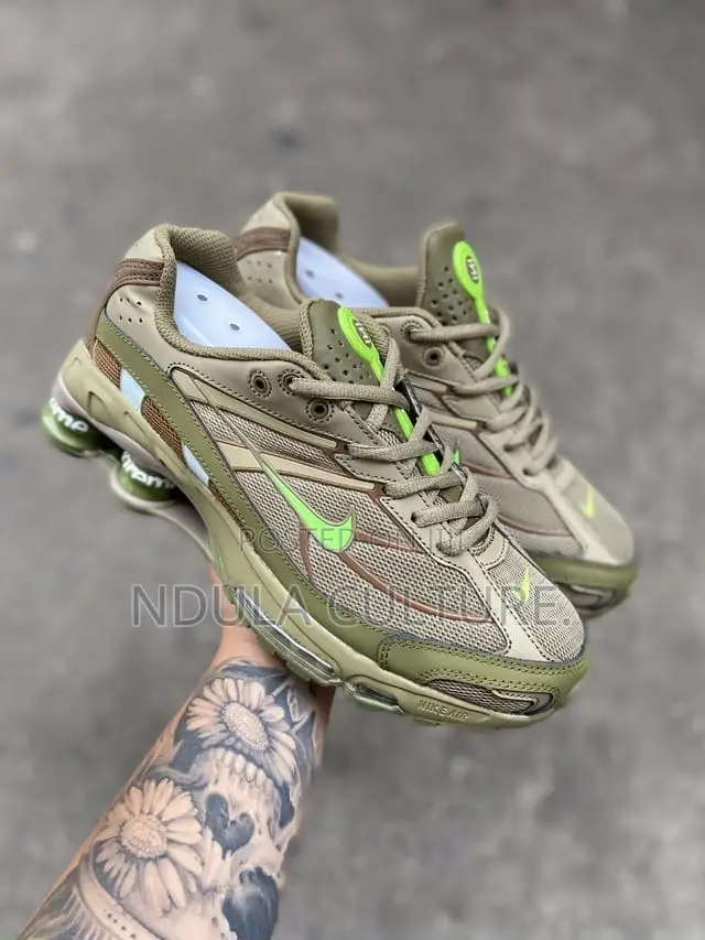 Trending Nike Shox R4