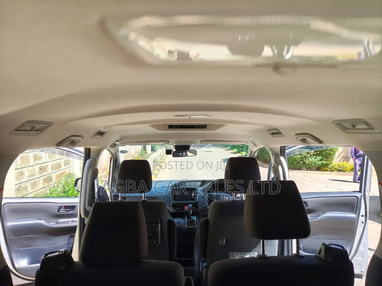 Toyota Noah 2.0 AWD (8 Seater) 2018 Silver