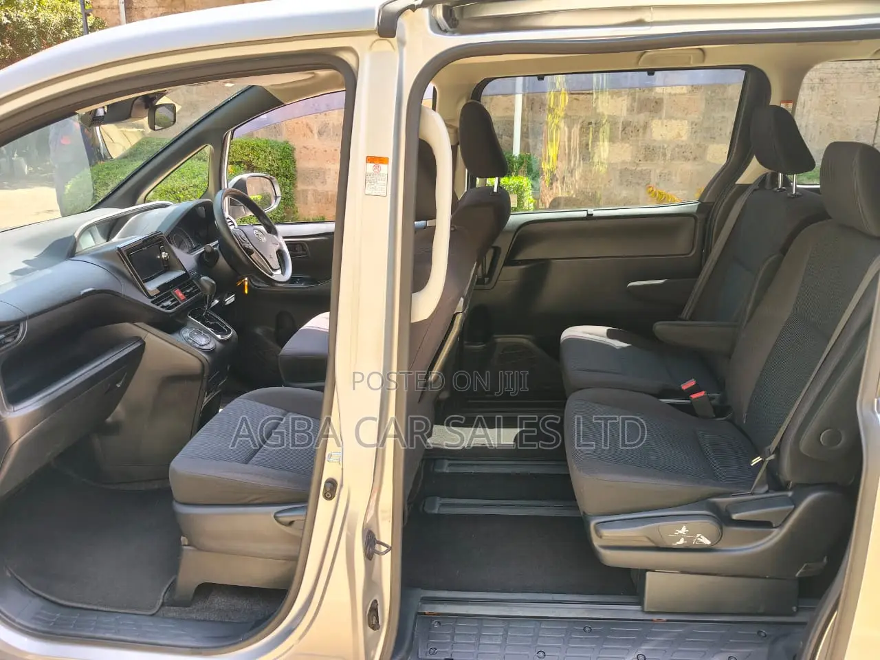 Toyota Noah 2.0 AWD (8 Seater) 2018 Silver